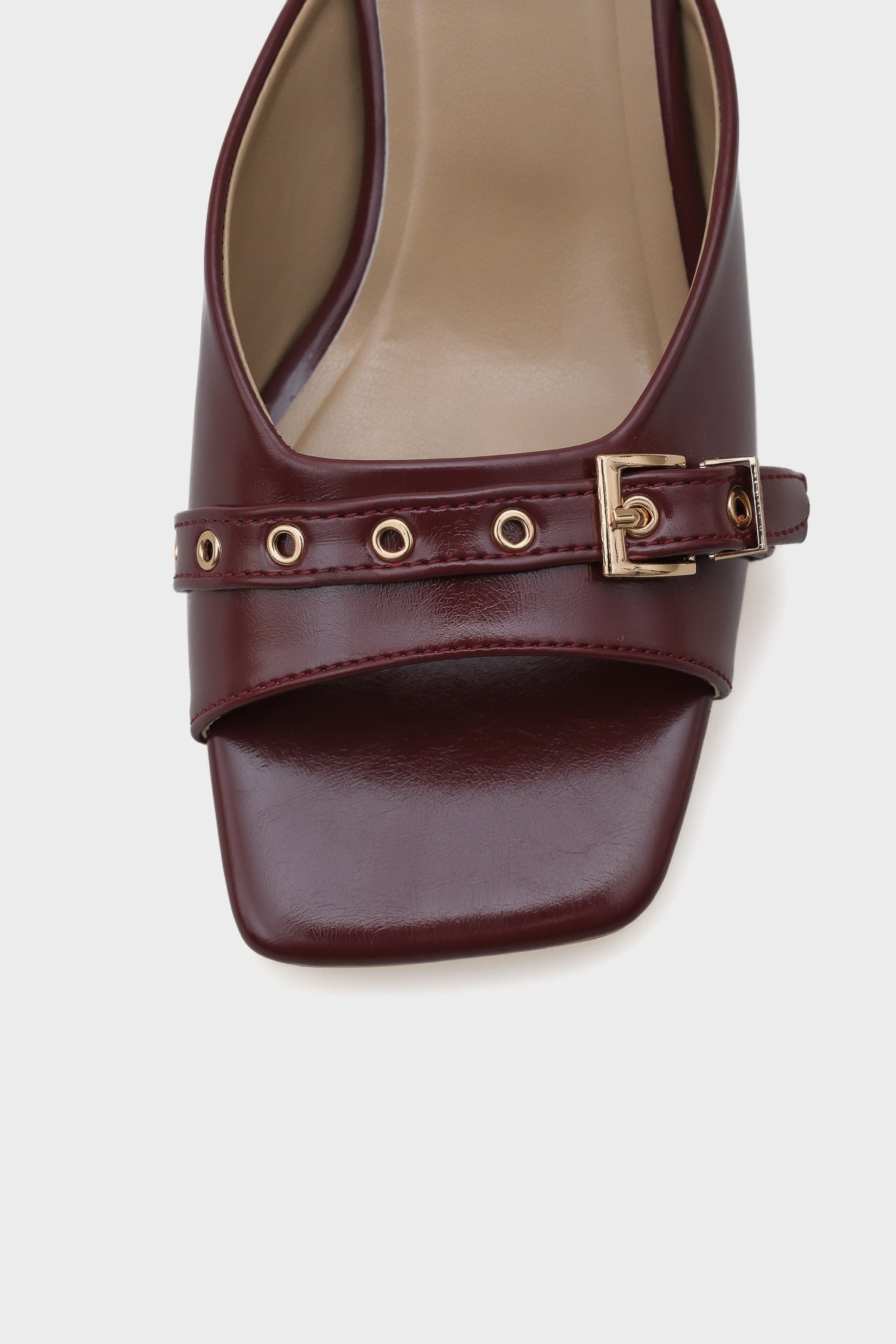 Millie Küt Burunlu Orta Topuklu Metal Tokalı Kadın Terlik