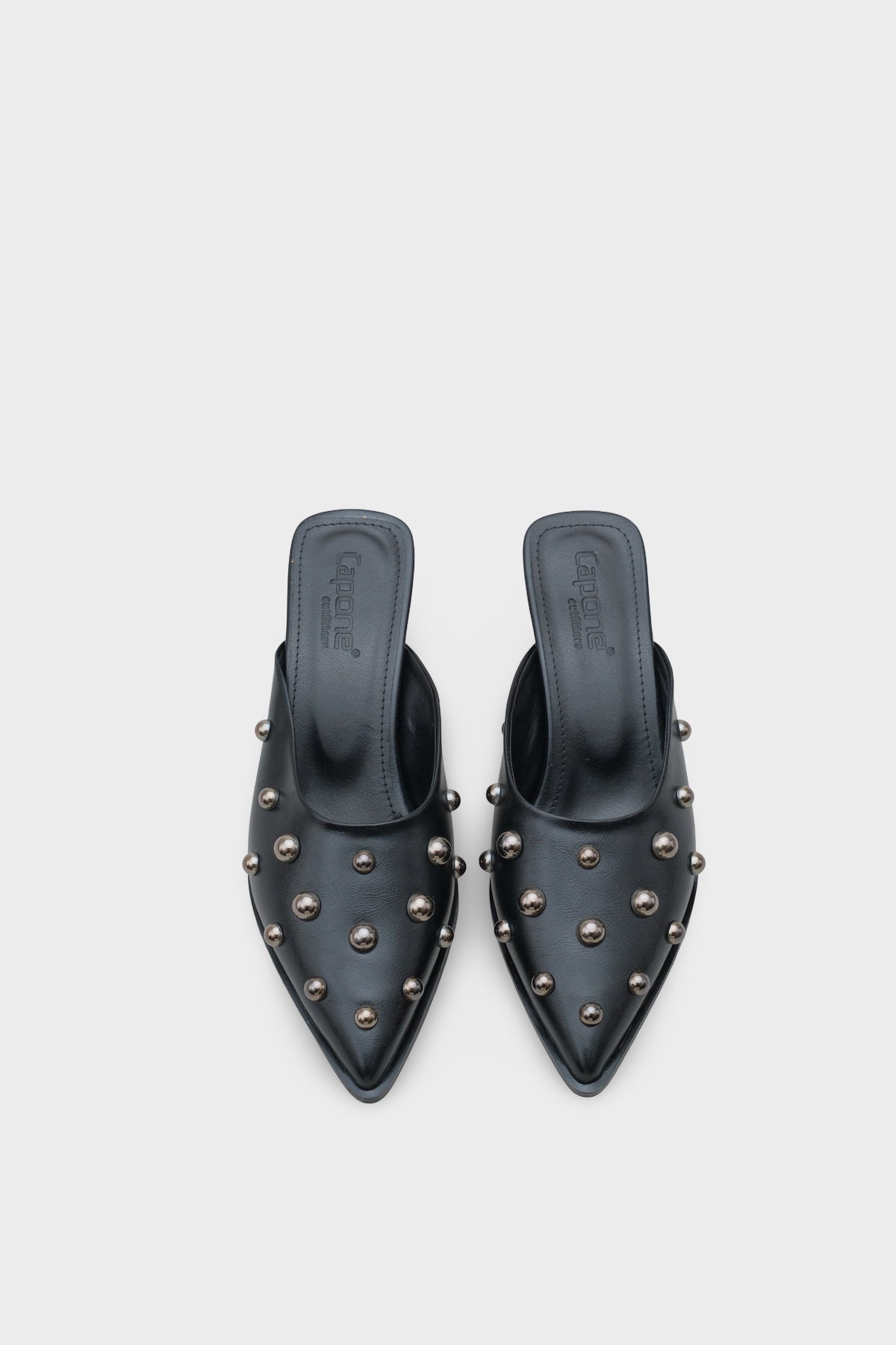 Meredith Sivri Burunlu Metal Aksesuarlı Burnu Kapalı Kadın Terlik