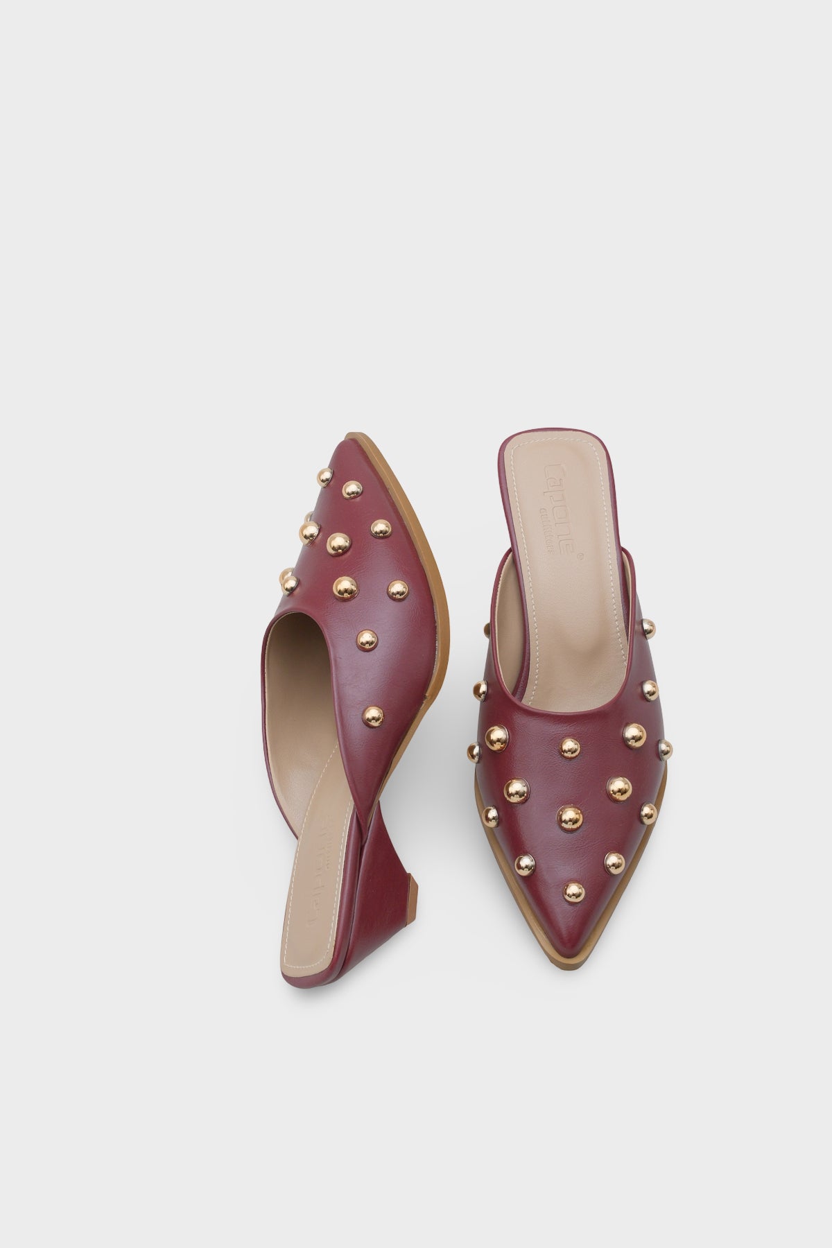 Meredith Sivri Burunlu Metal Aksesuarlı Burnu Kapalı Kadın Terlik