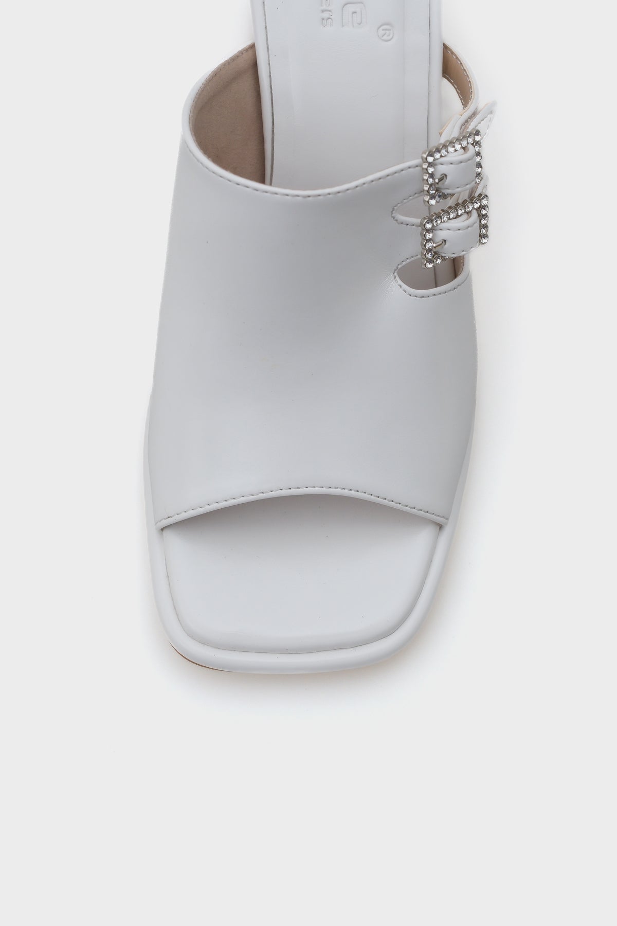 Mona Küt Burunlu Orta Topuklu Çift Taşlı Tokalı Kadın Terlik