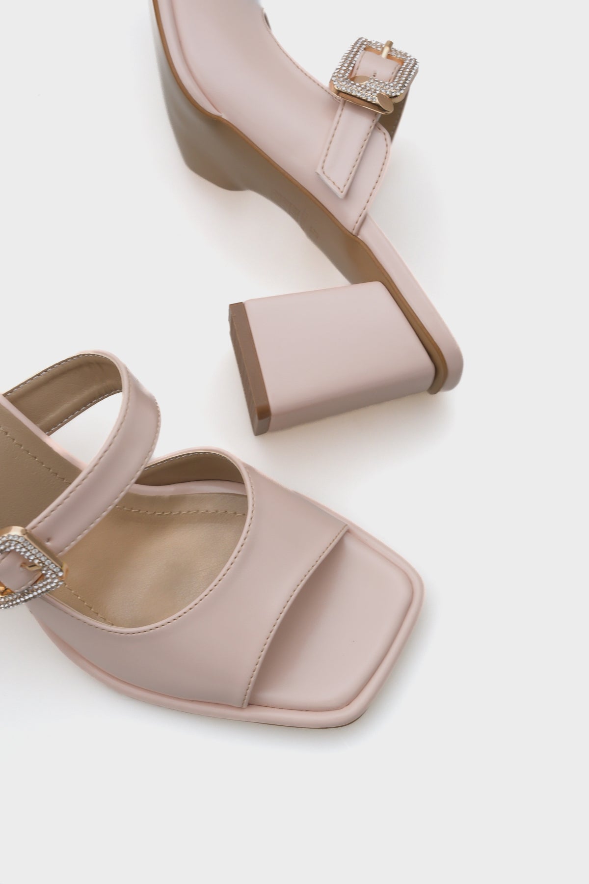 Monika Küt Burunlu Orta Topuklu Taşlı Tokalı Kadın Terlik