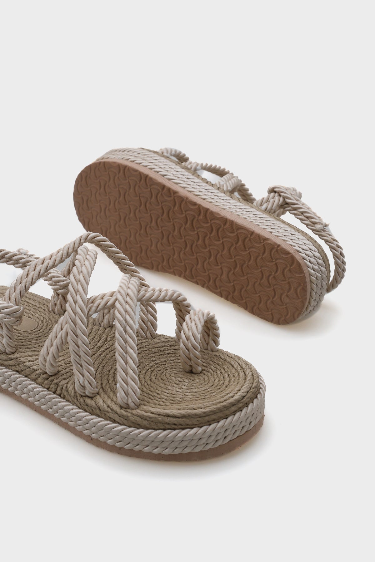 Eden Dolgu Topuk İpli Kadın Sandalet