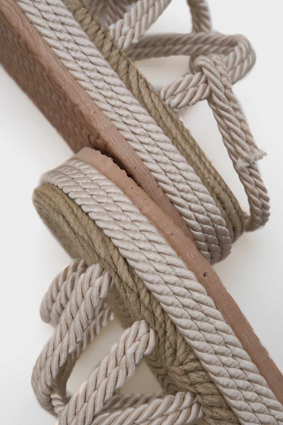 Eden Dolgu Topuk İpli Kadın Sandalet