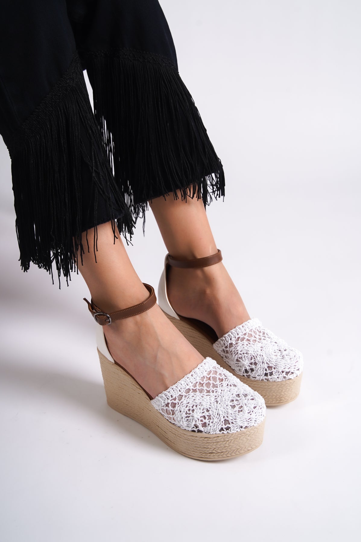 Dolgu Topuk Dantelli bilekten Bantlı Örgülü Kadın Sandalet