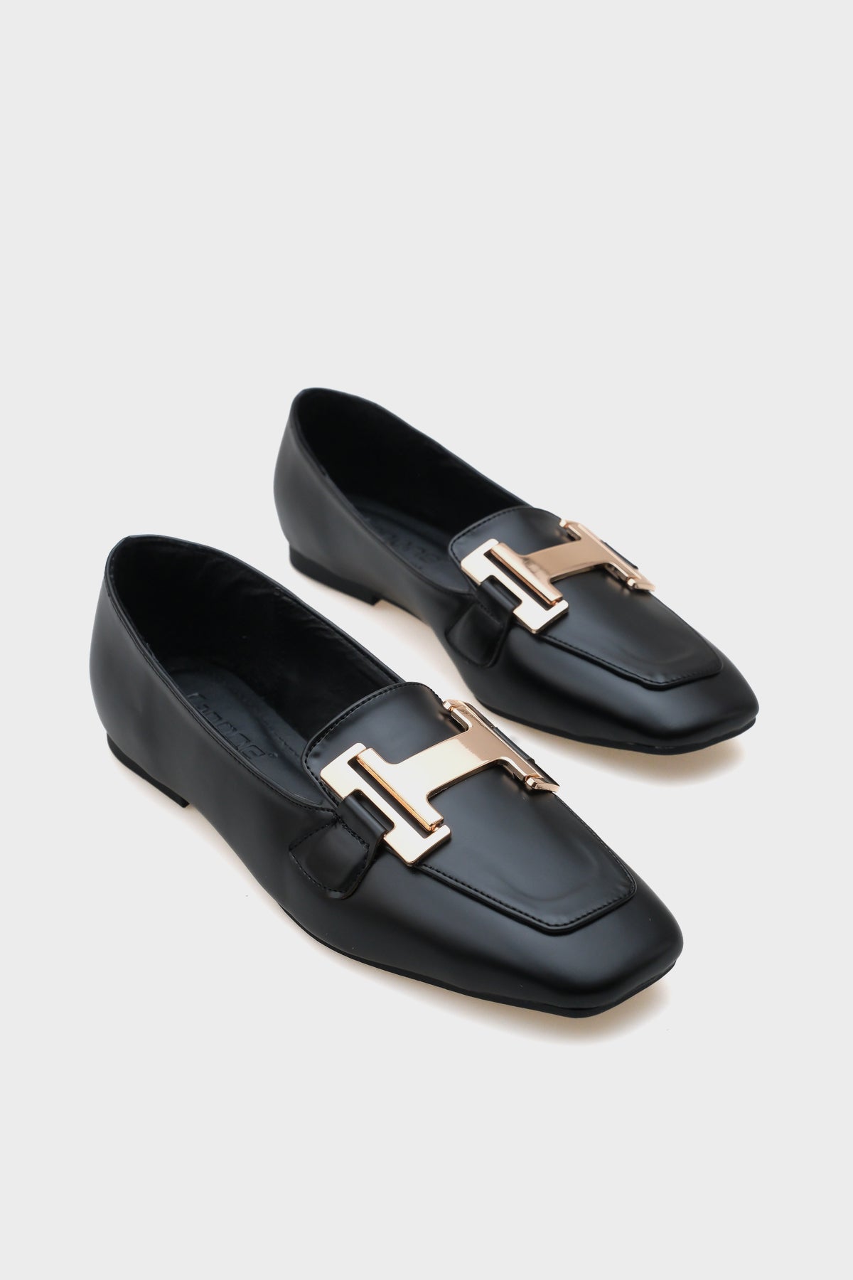Carey Küt Burunlu Metal Toka Aksesuarlı Kadın Loafer