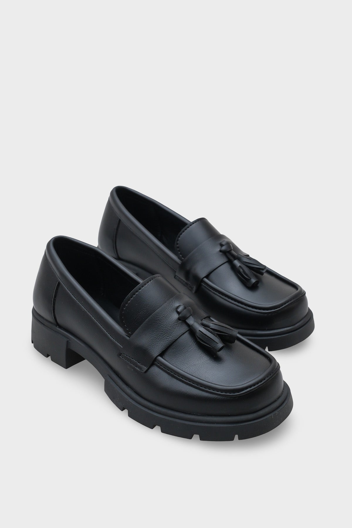 Elga Trak Tabanlı Püsküllü Kadın Loafer