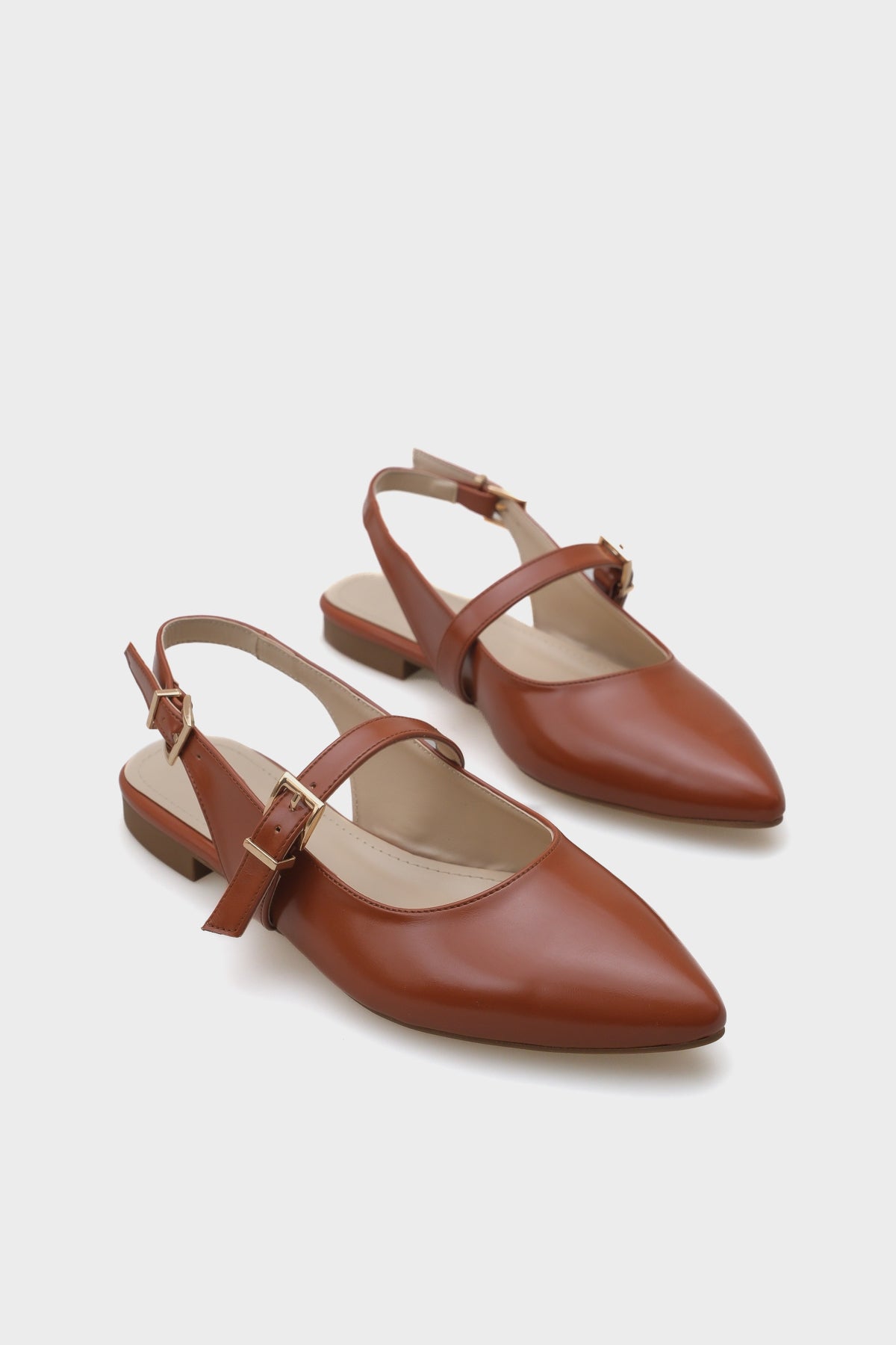 Anna Arkası Açık Bantlı Toka Detaylı Sivri Burunlu  Kadın Babet