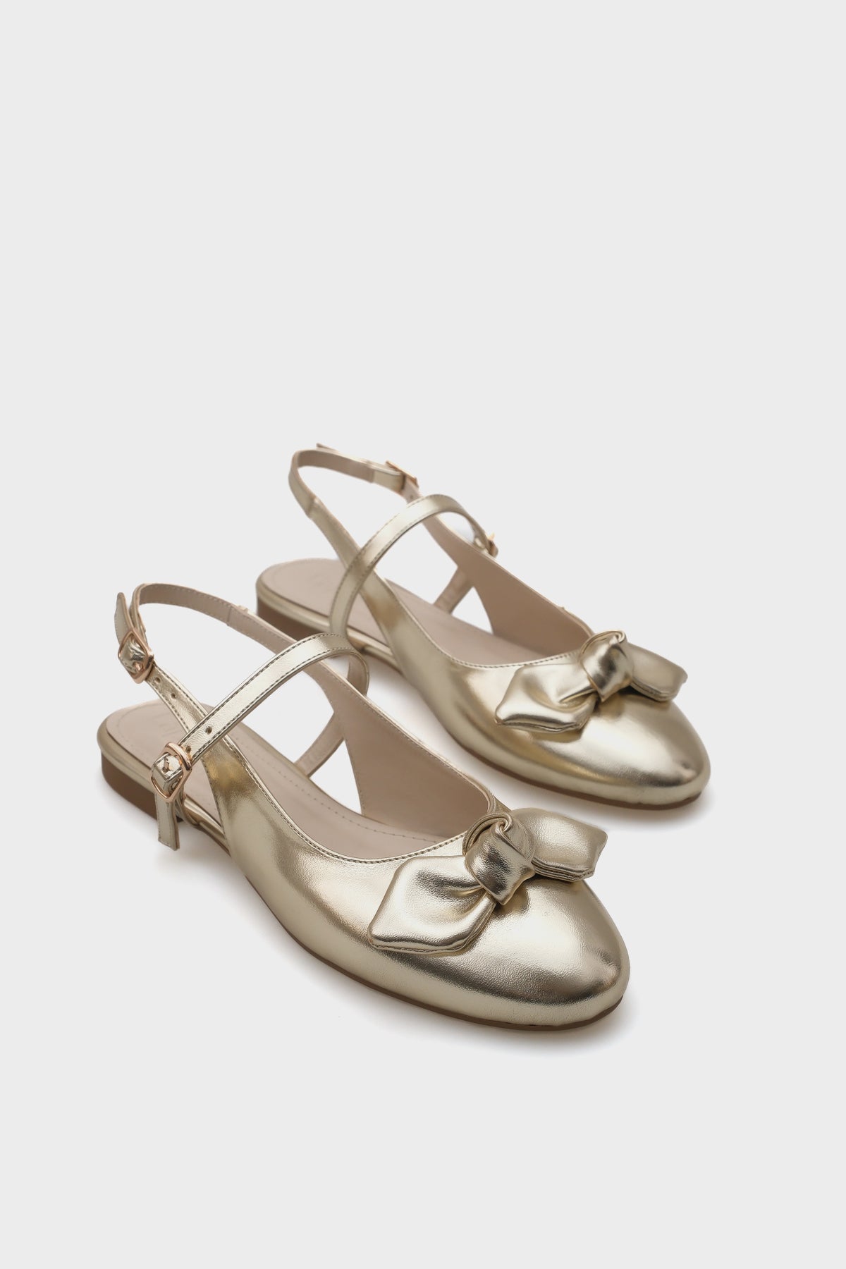 Anya Arkası Açık Bantlı Oval burunlu Fiyonk Detaylı Kadın Babet