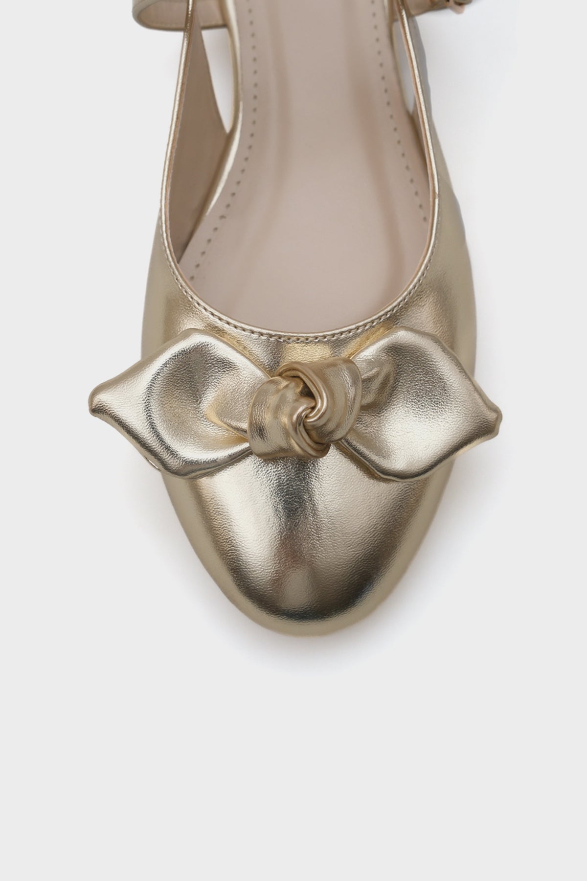 Anya Arkası Açık Bantlı Oval burunlu Fiyonk Detaylı Kadın Babet