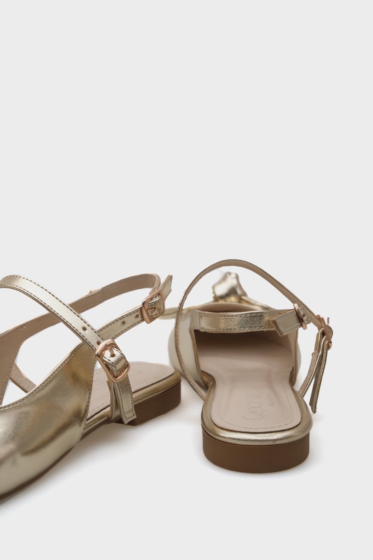 Anya Arkası Açık Bantlı Oval burunlu Fiyonk Detaylı Kadın Babet