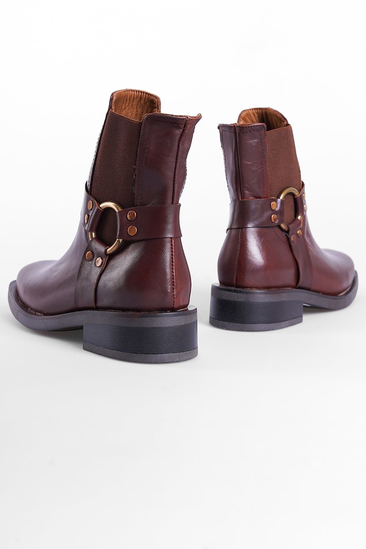 Hakiki Deri Yandan Lastikli Toka Detaylı Kadın Bot