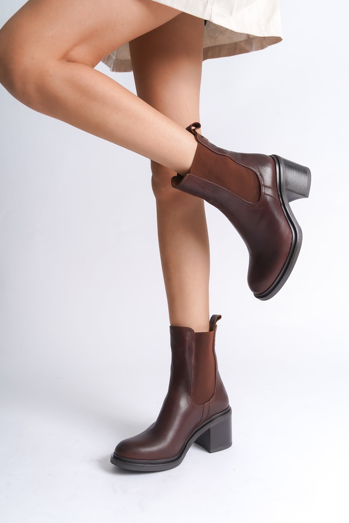 Kadın Hakiki Deri Yandan Lastikli Bot