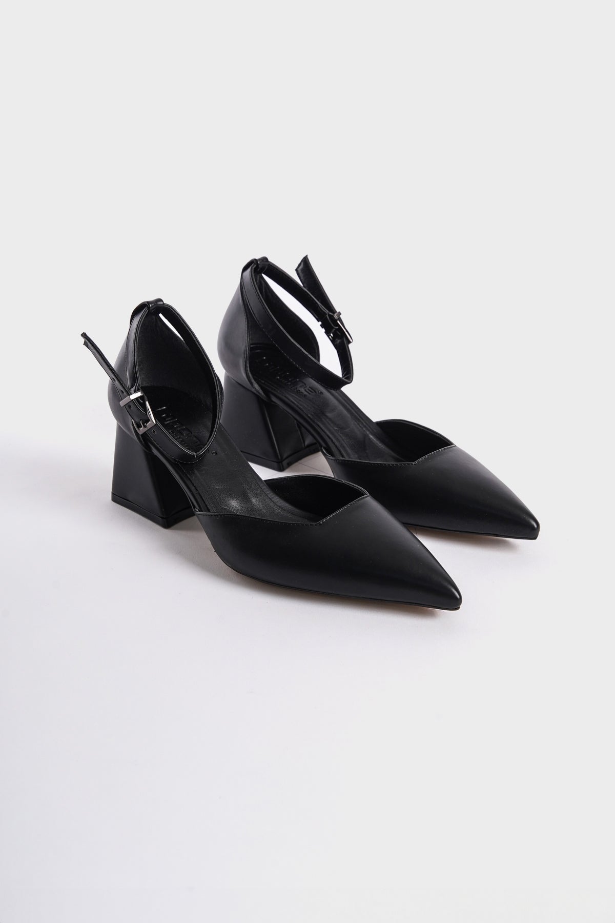 Bilekten Bantlı Sivri Burunlu Kalın Topuklu Orta Topuklu Kadın Ayakkabı
