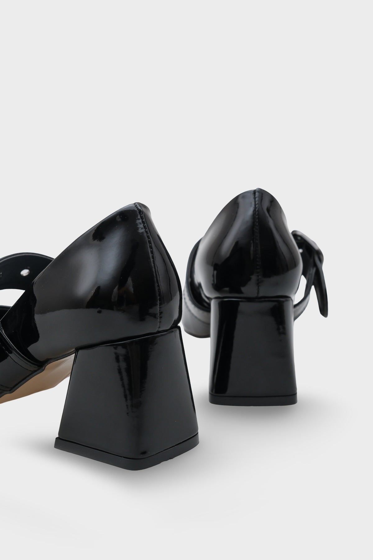 Catherin Sivri Burunlu Kalın Orta Topuklu Bantlı Kadın Ayakkabı