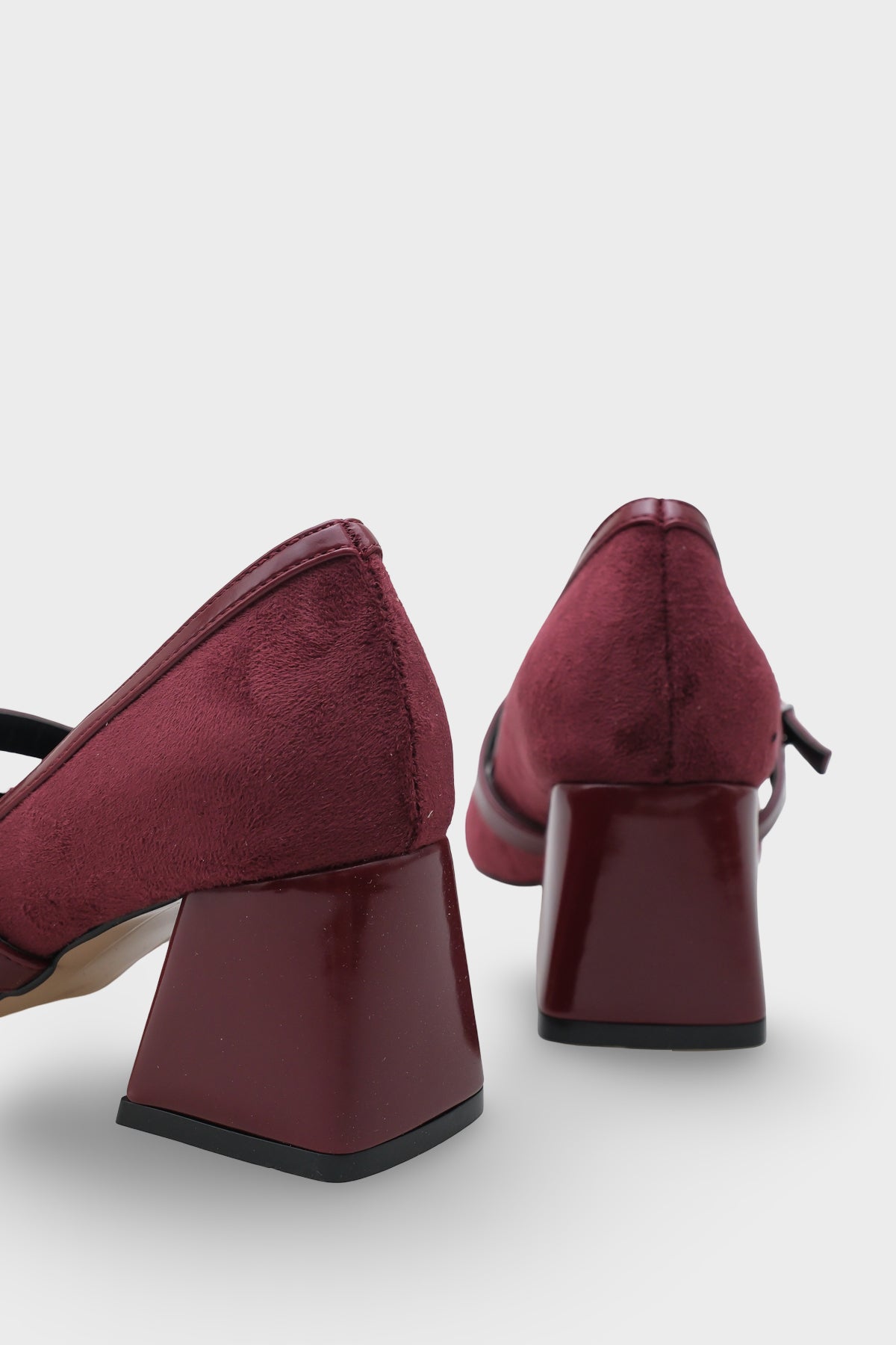 Susann Sivri Burunlu Kalın Orta Topuklu Bantlı Suni Süet Kadın Ayakkabı