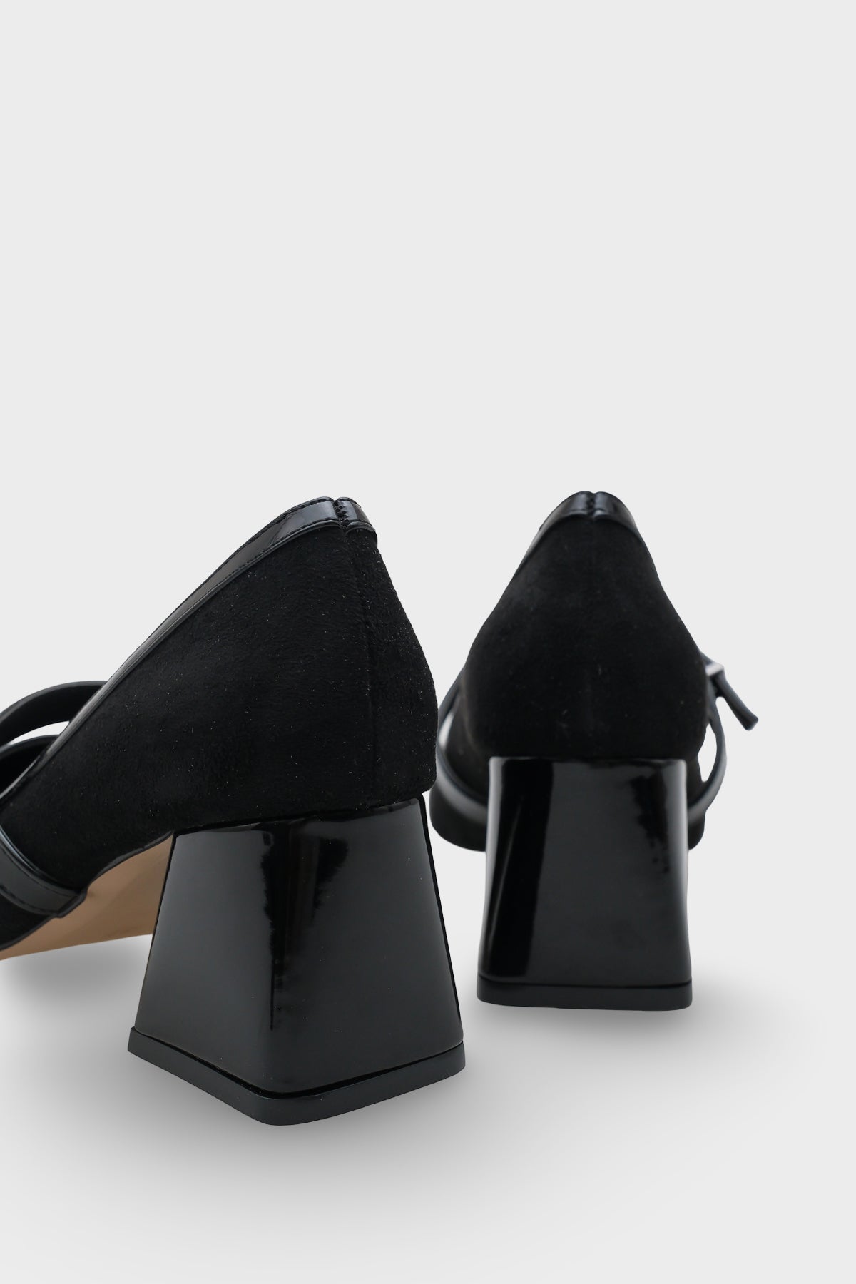 Susann Sivri Burunlu Kalın Orta Topuklu Bantlı Suni Süet Kadın Ayakkabı