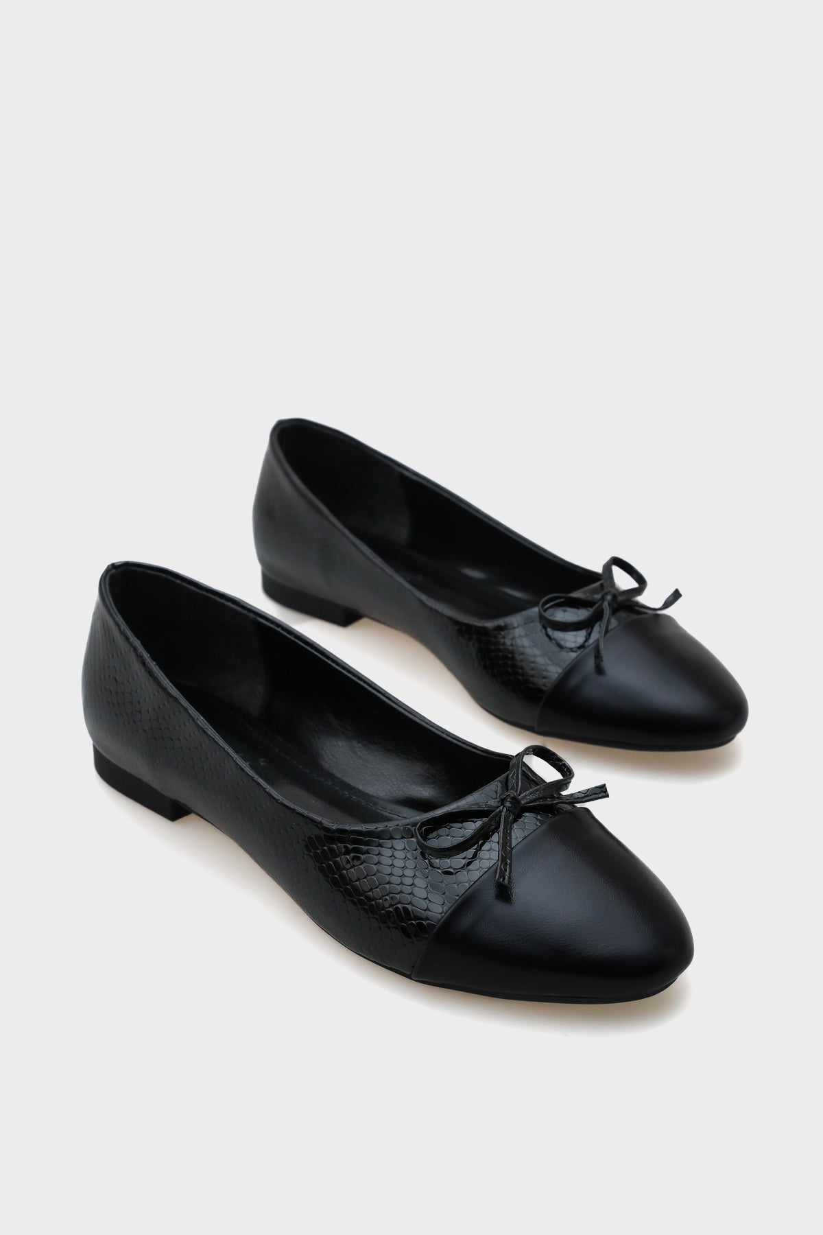 Asia Yuvarlak Burunlu İki Parçalı Kadın Babet