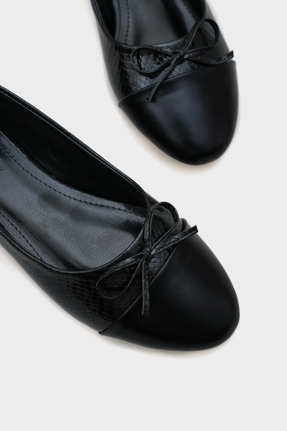 Asia Yuvarlak Burunlu İki Parçalı Kadın Babet