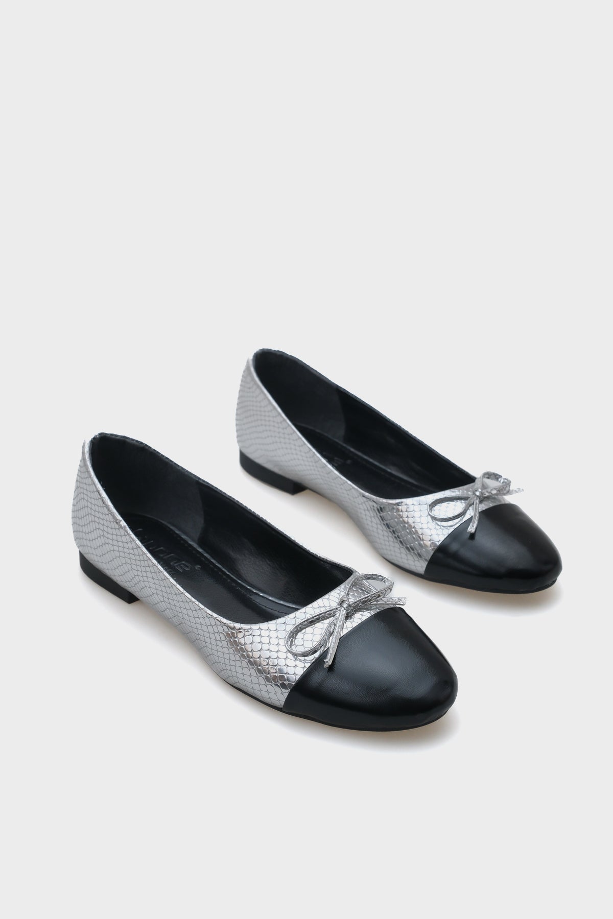 Asia Yuvarlak Burunlu İki Parçalı Kadın Babet