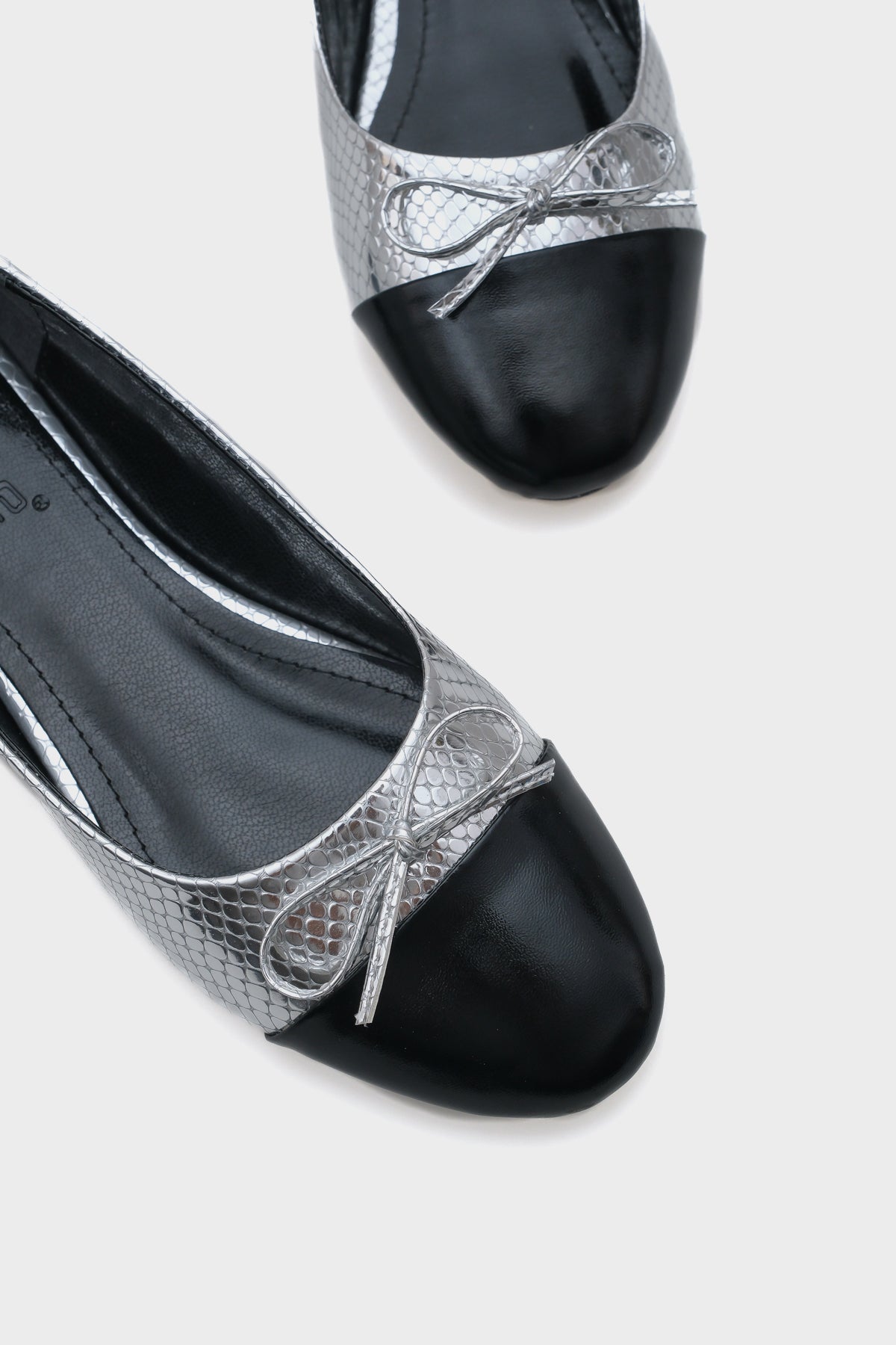 Asia Yuvarlak Burunlu İki Parçalı Kadın Babet