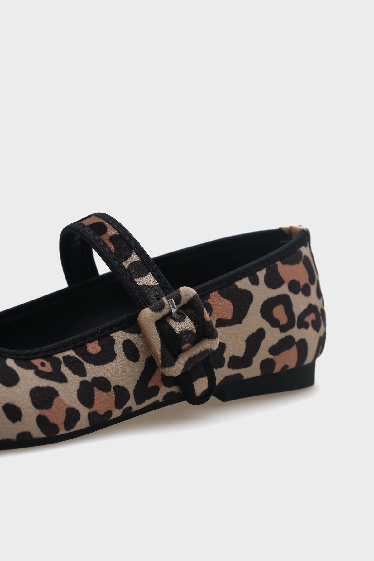 Aster Tek Bantlı Tokalı Kadın Babet