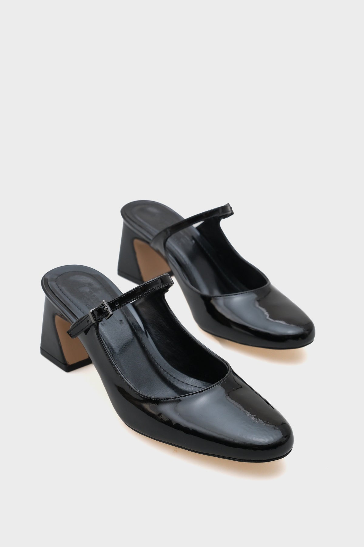 Nancy Orta Topuklu Bantlı Burnu Kapalı Kadın Terlik