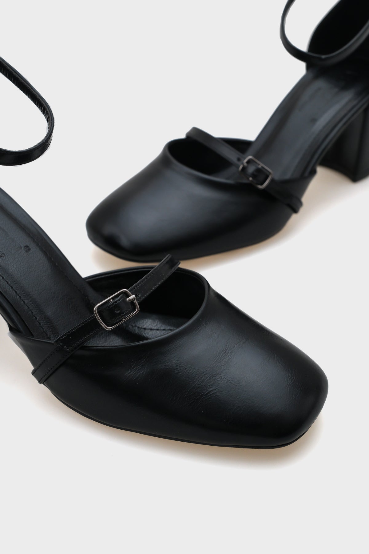 Sasha Orta Topuklu Çift Tokalı Bilekten Bantlı Kadın Ayakkabı