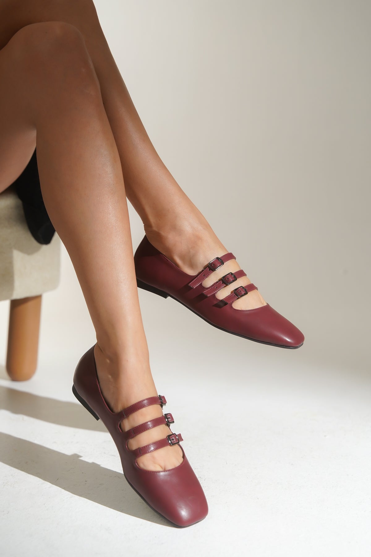 Marcelle Küt Burunlu Üç Tokalı Bantlı Kadın Babet