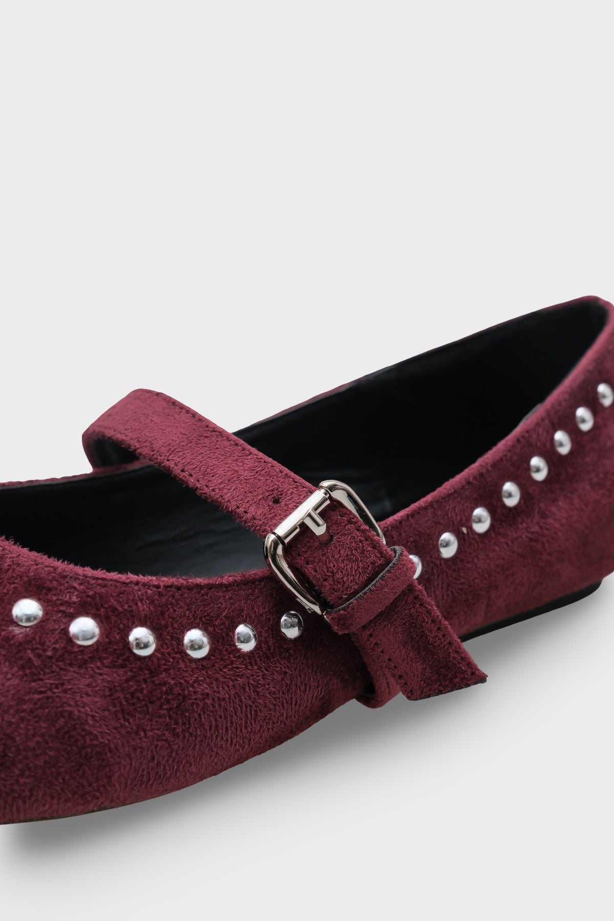 Penelop Yuvarlak Burunlu Metal Aksesuarlı Tokalı Suni Süet Kadın Babet