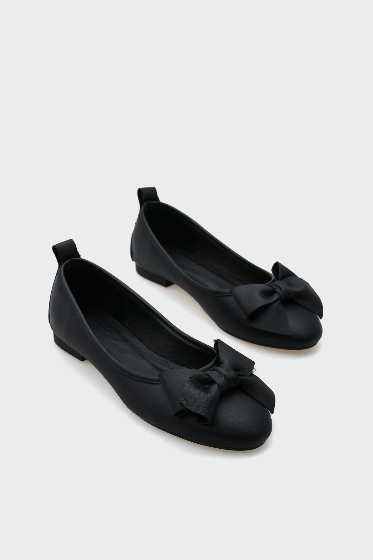 Bliss Kadın Hakiki Deri Fiyonk Aksesuarlı Babet