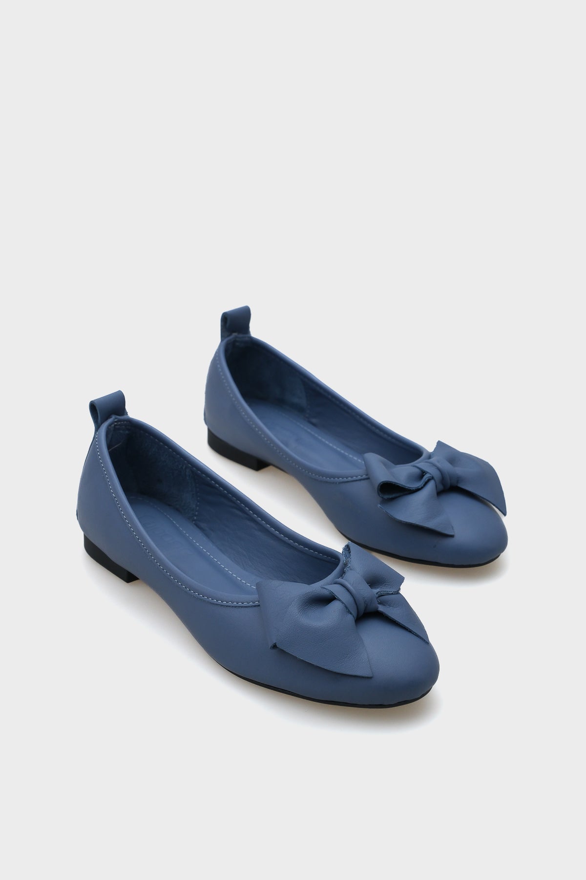 Bliss Kadın Hakiki Deri Fiyonk Aksesuarlı Babet