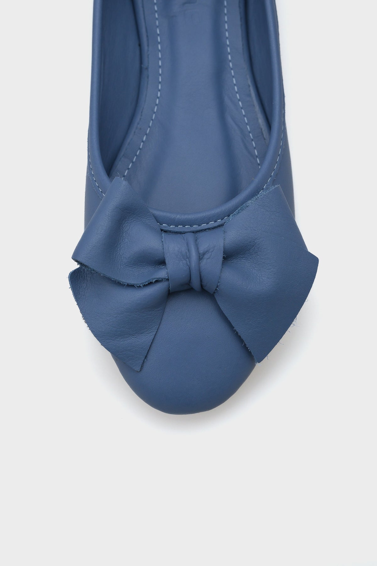 Bliss Kadın Hakiki Deri Fiyonk Aksesuarlı Babet