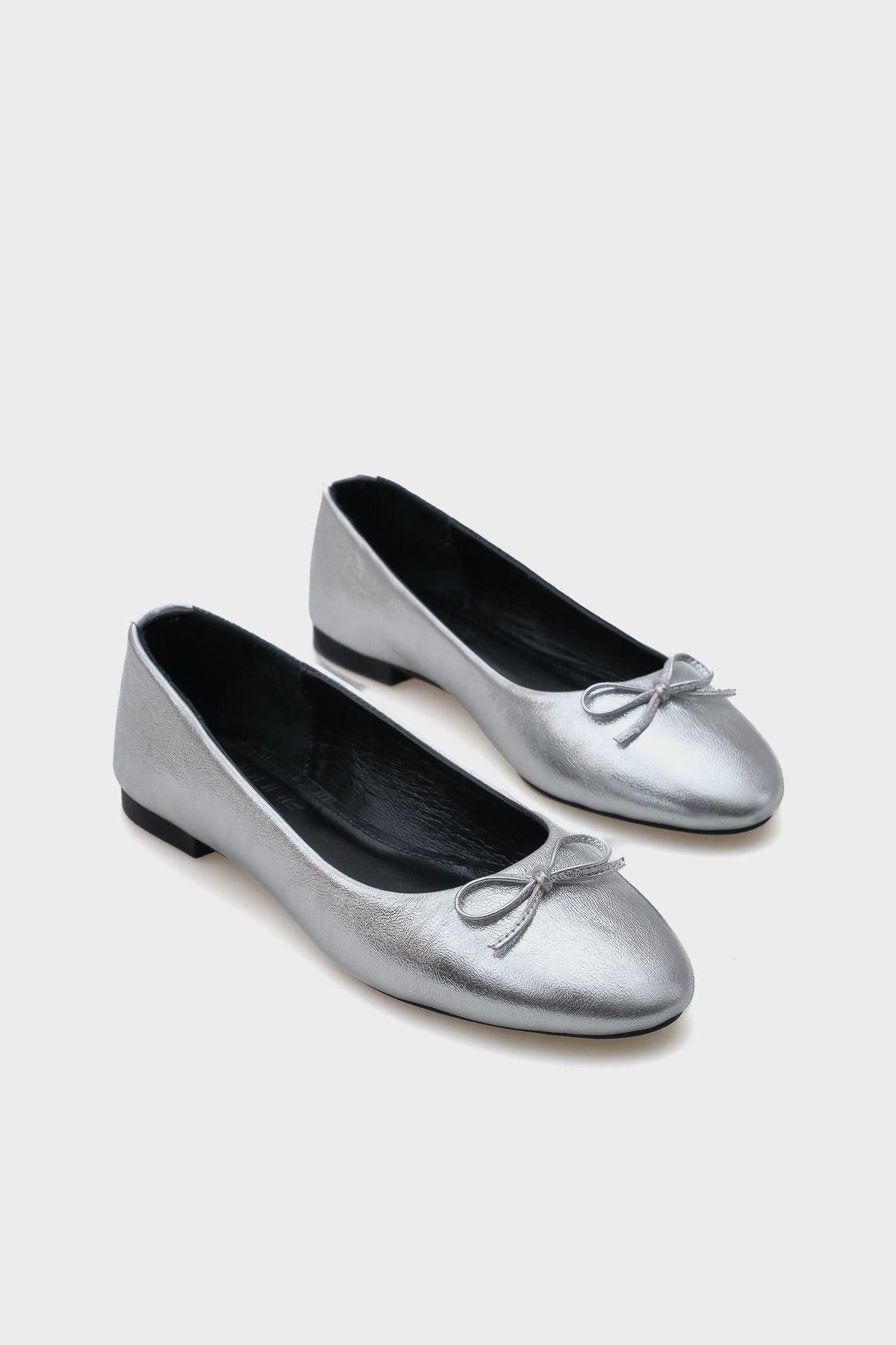 Bloom Hakiki Deri Fiyonklu Yuvarlak Burunlu Kadın Babet