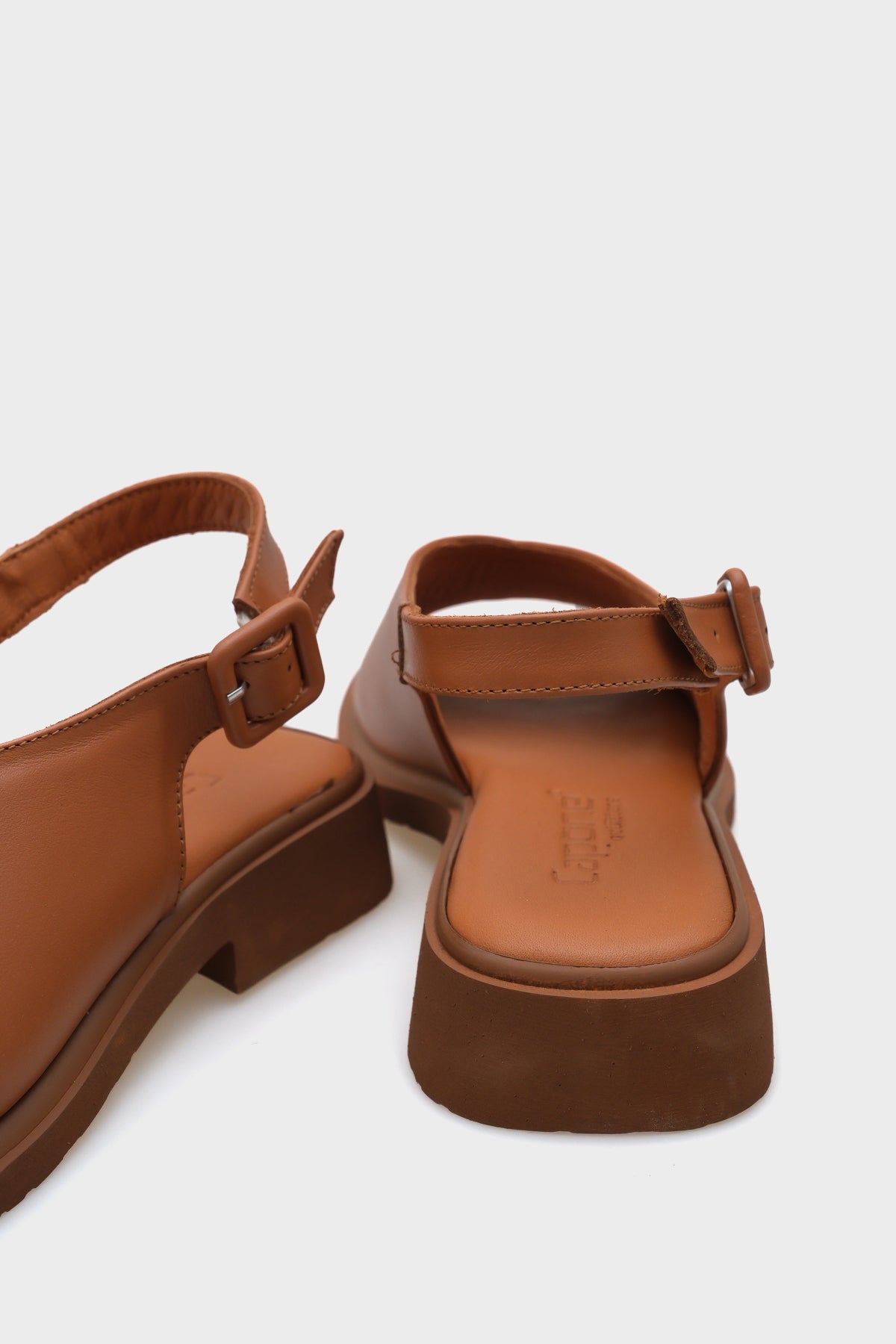 Cora Hakiki Deri Kısa Topuklu Konfor Tek Bantlı Kadın Sandalet