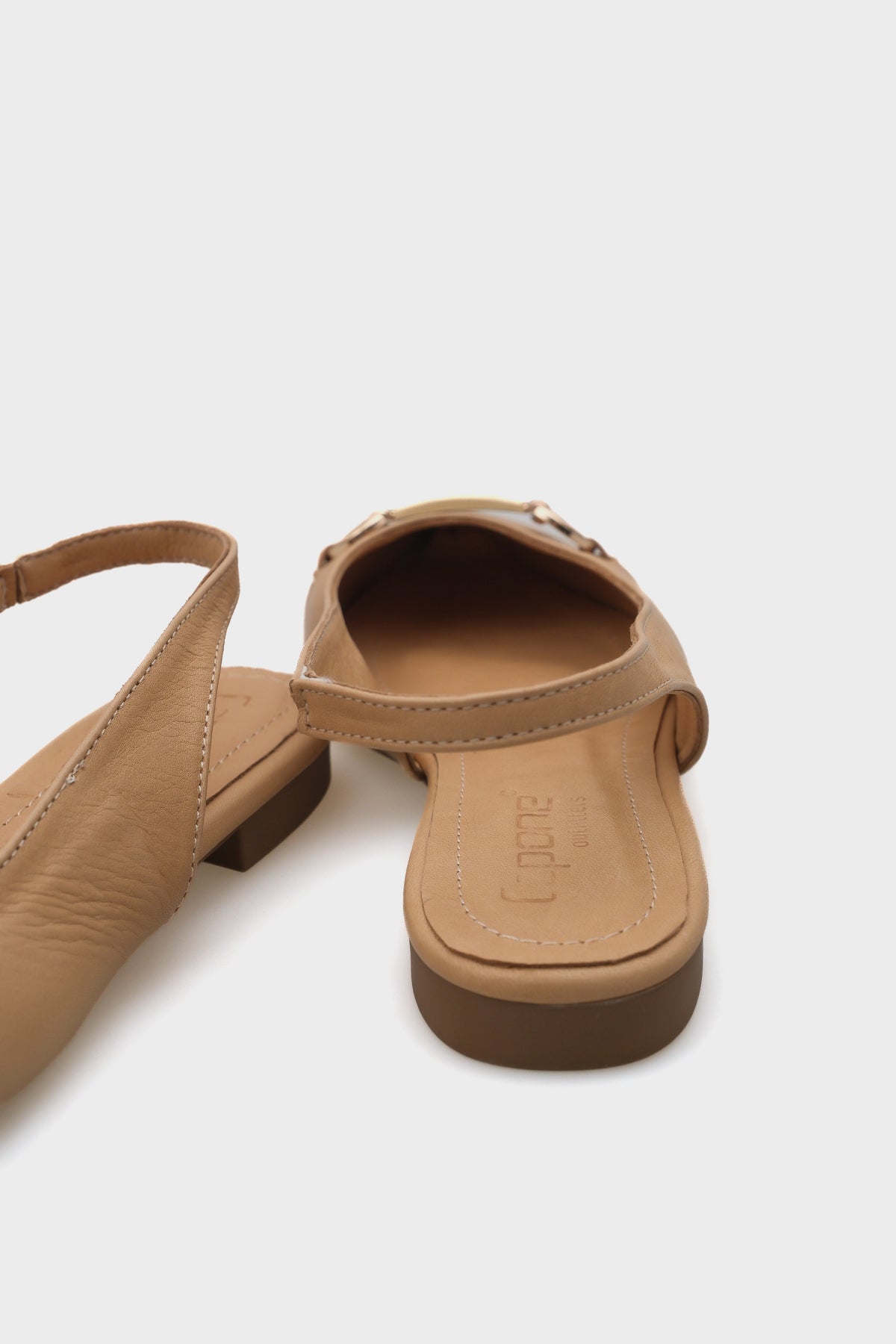 Bobby Hakiki Deri Sivri Burunlu Arkası Açık Tokalı Kadın Babet