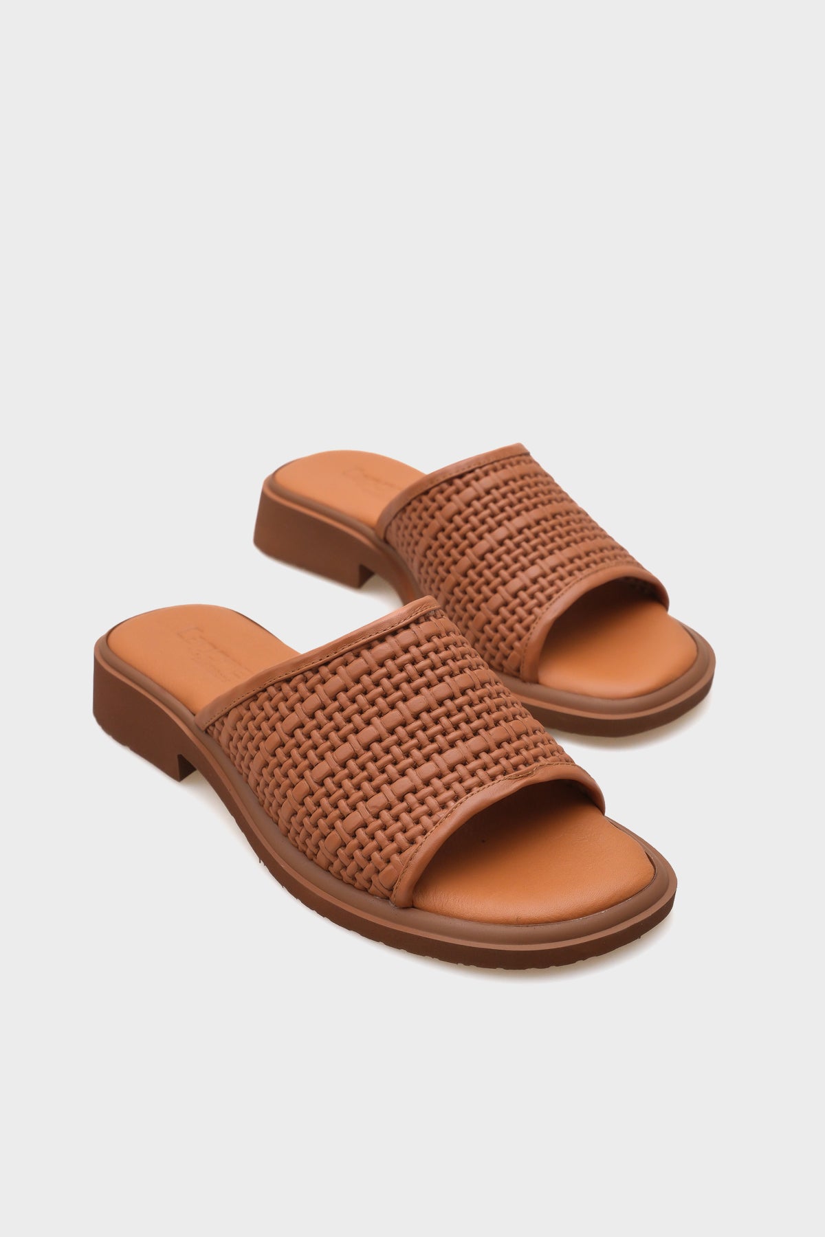 Cori Hakiki Deri Kısa Topuklu Konfor Tek Bantlı Kadın Terlik