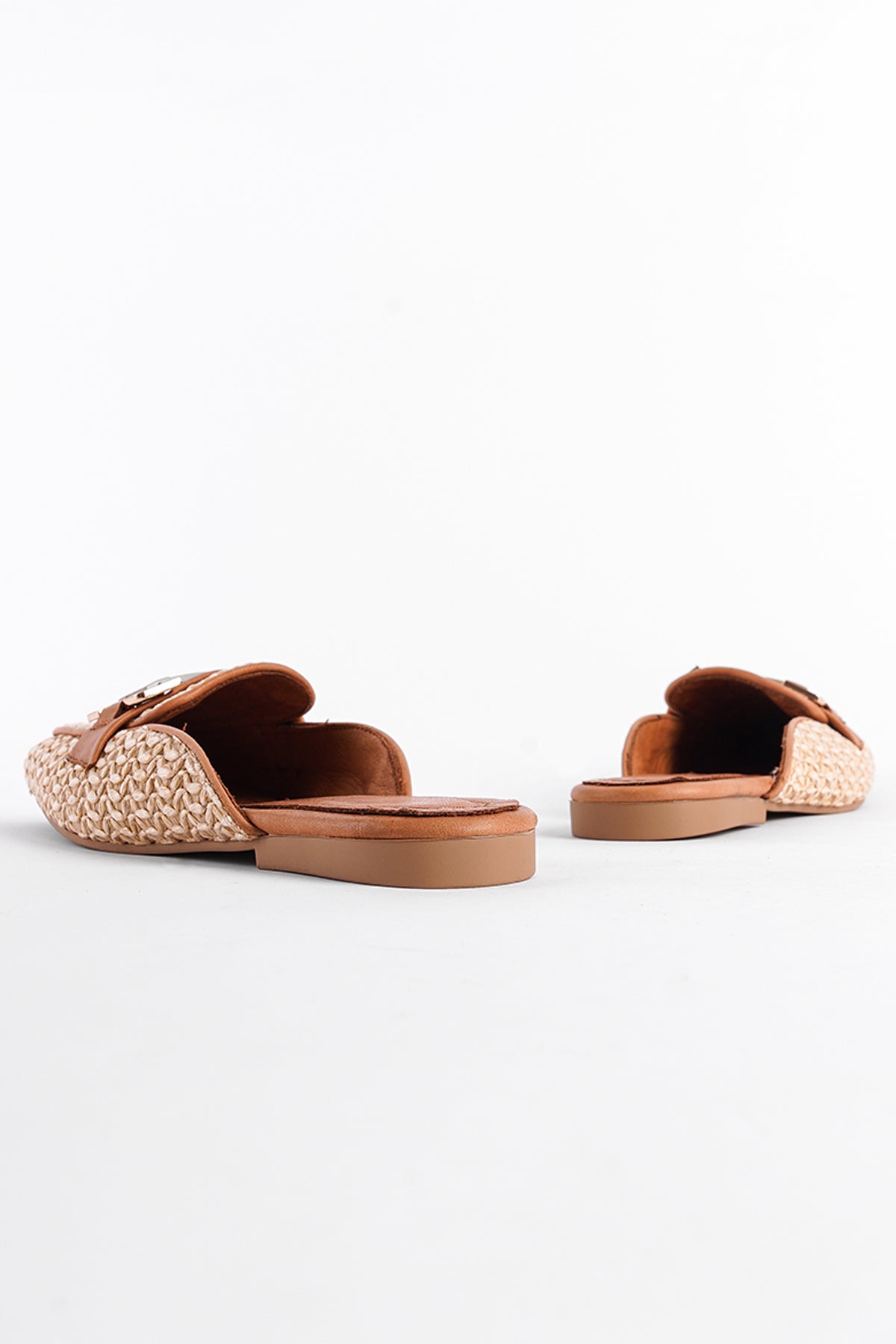 Hasır Tokalı Hakiki Deri Kadın Kısa Topuklu Kapalı Kadın Terlik