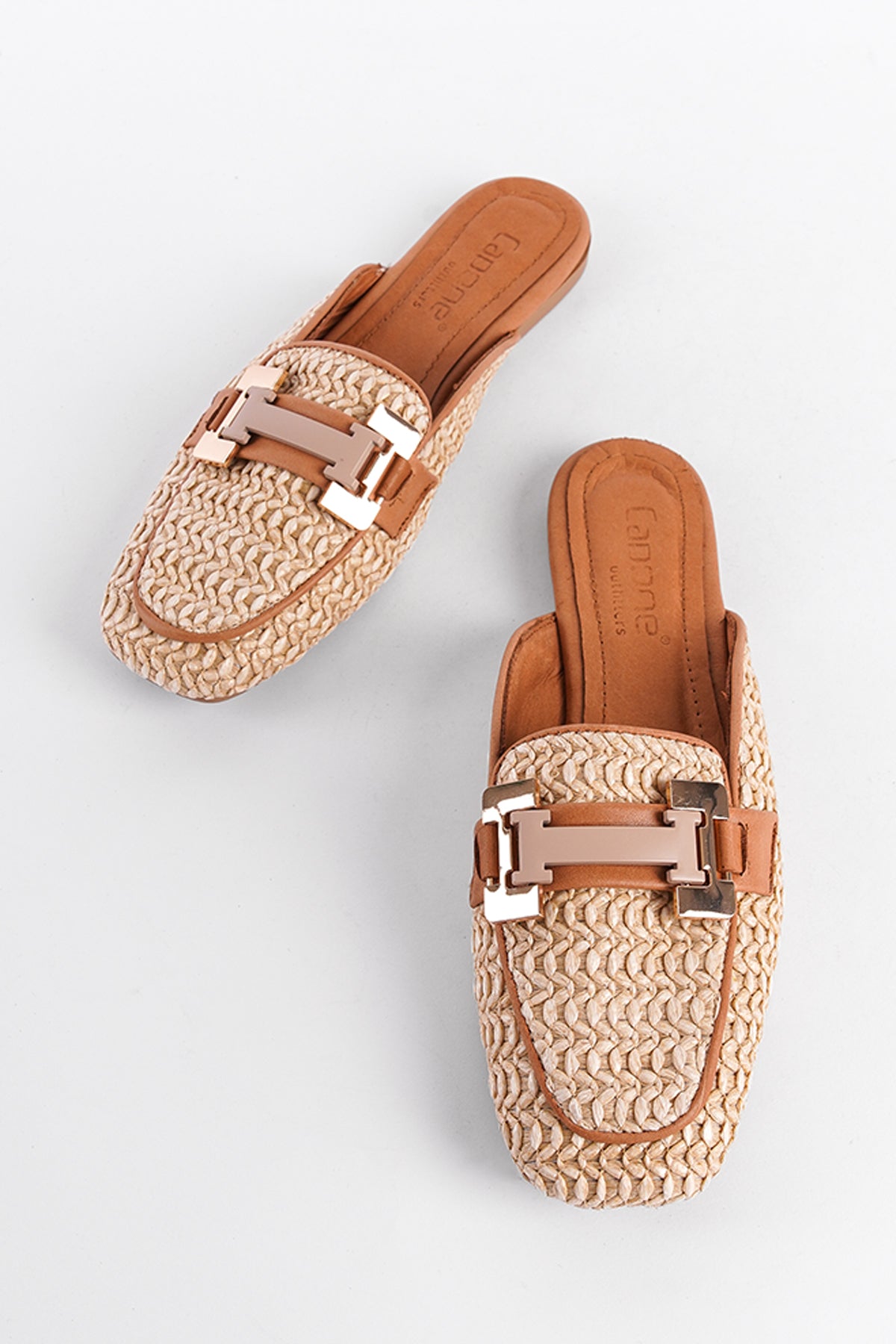 Hasır Tokalı Hakiki Deri Kadın Kısa Topuklu Kapalı Kadın Terlik