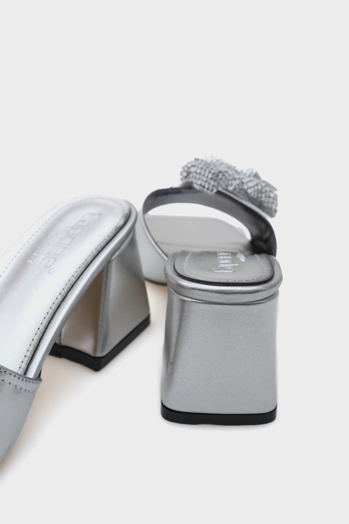 Naomi Orta Topuklu Taşlı Tokalı Kadın Terlik