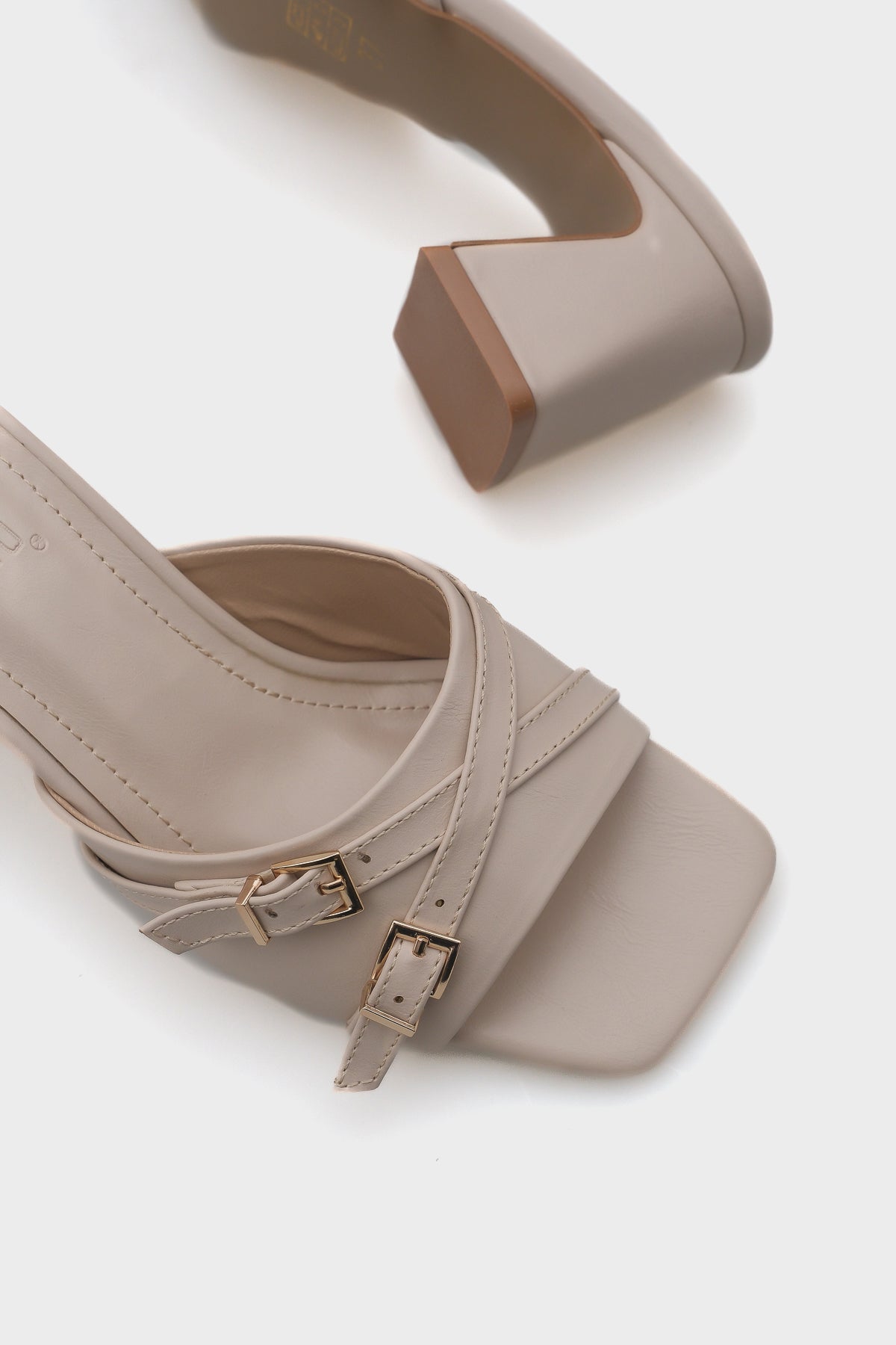 Neda Orta Topuklu Çift Tokalı Kadın Terlik