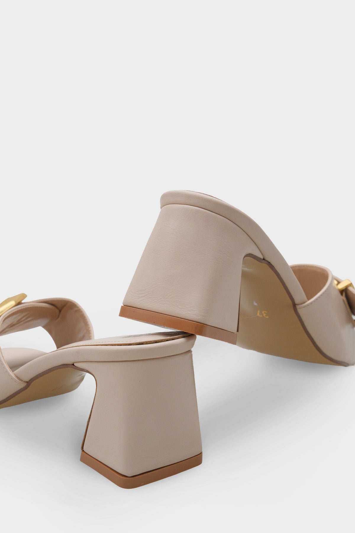 Susanne Orta Topuklu Metal Tokalı Kadın Terlik