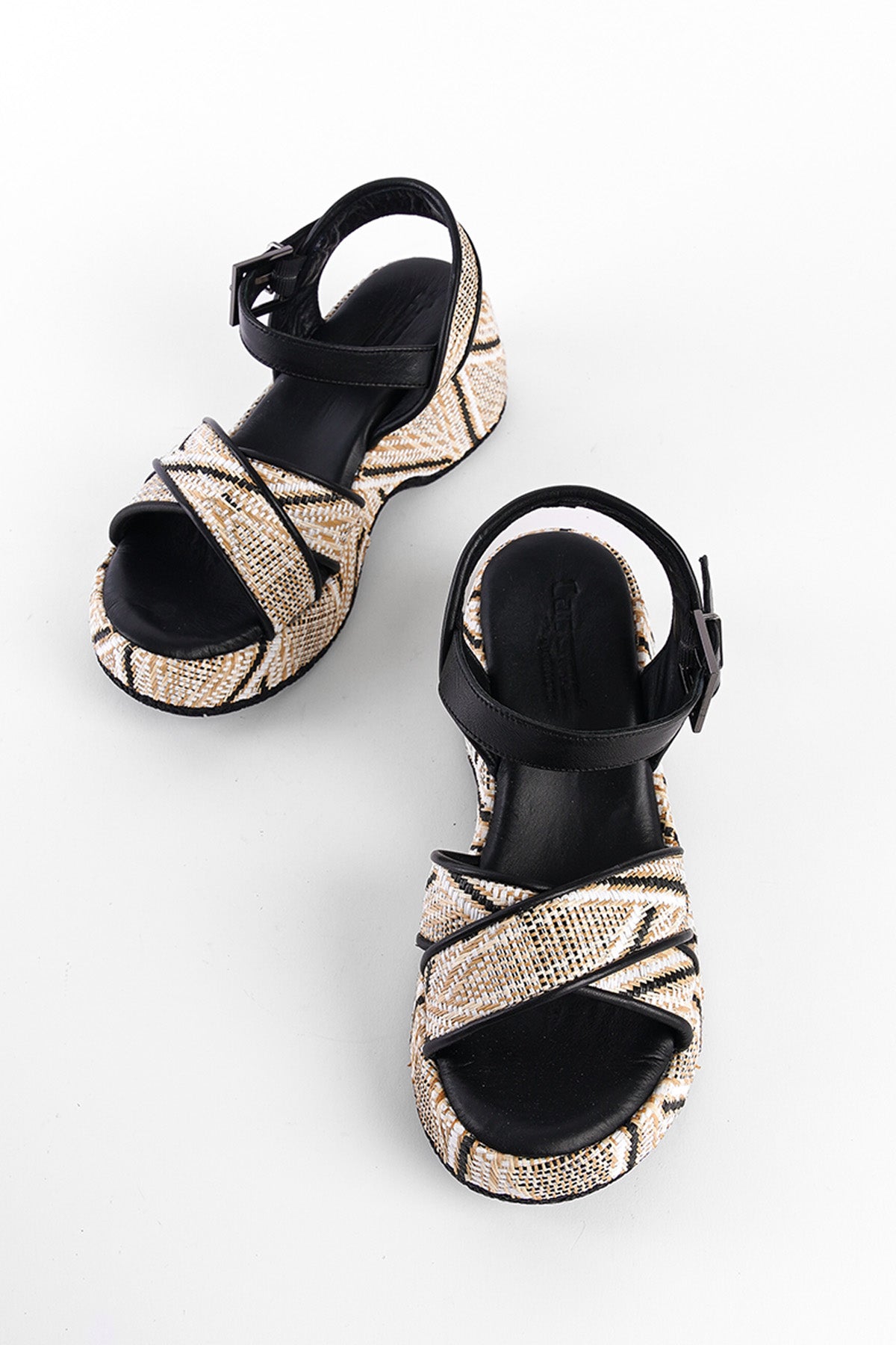 Hasır Tabanlı Hakiki Deri Çapraz Bantlı Komfort Kadın Sandalet