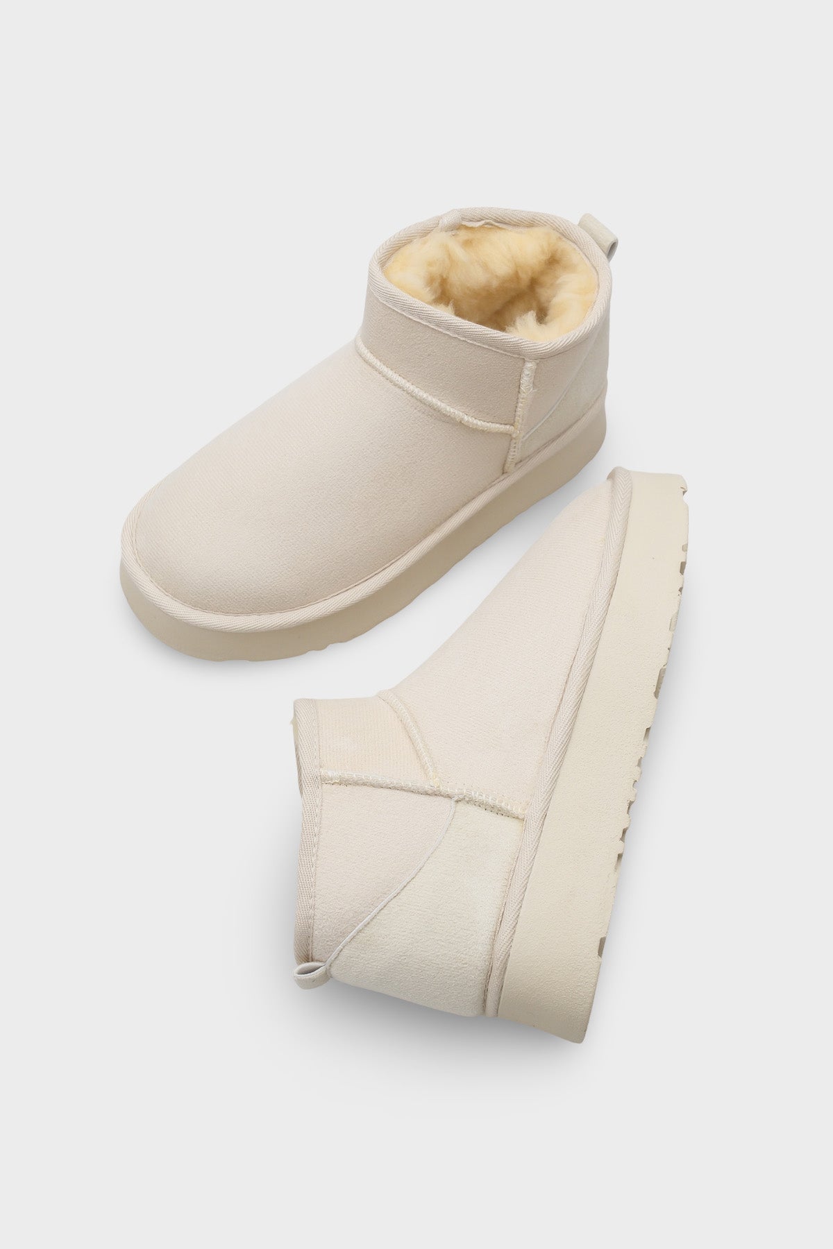 Raina Kalın Tabanlı Yuvarlak Burunlu Kürklü Kısa Kadın Bot