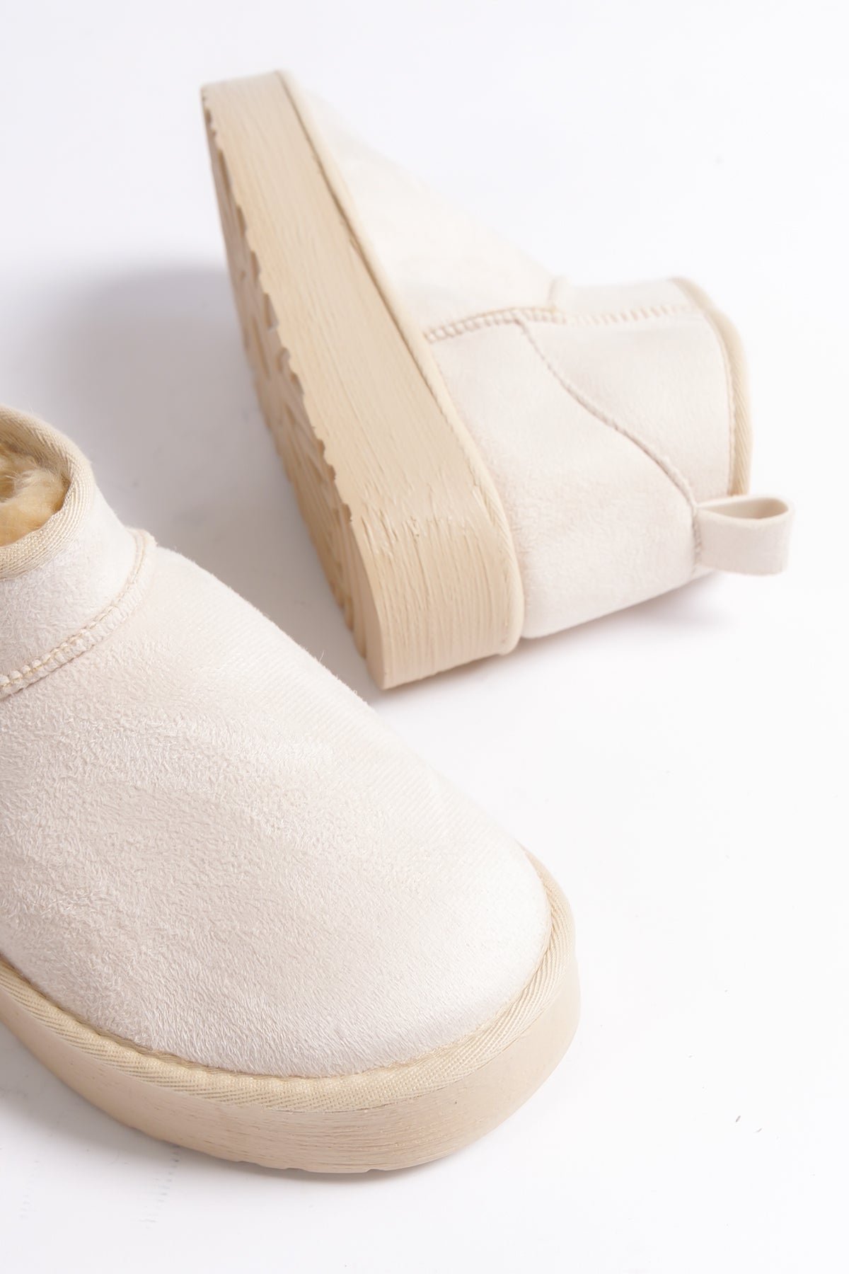 Raina Kalın Tabanlı Yuvarlak Burunlu Kürklü Kısa Kadın Bot