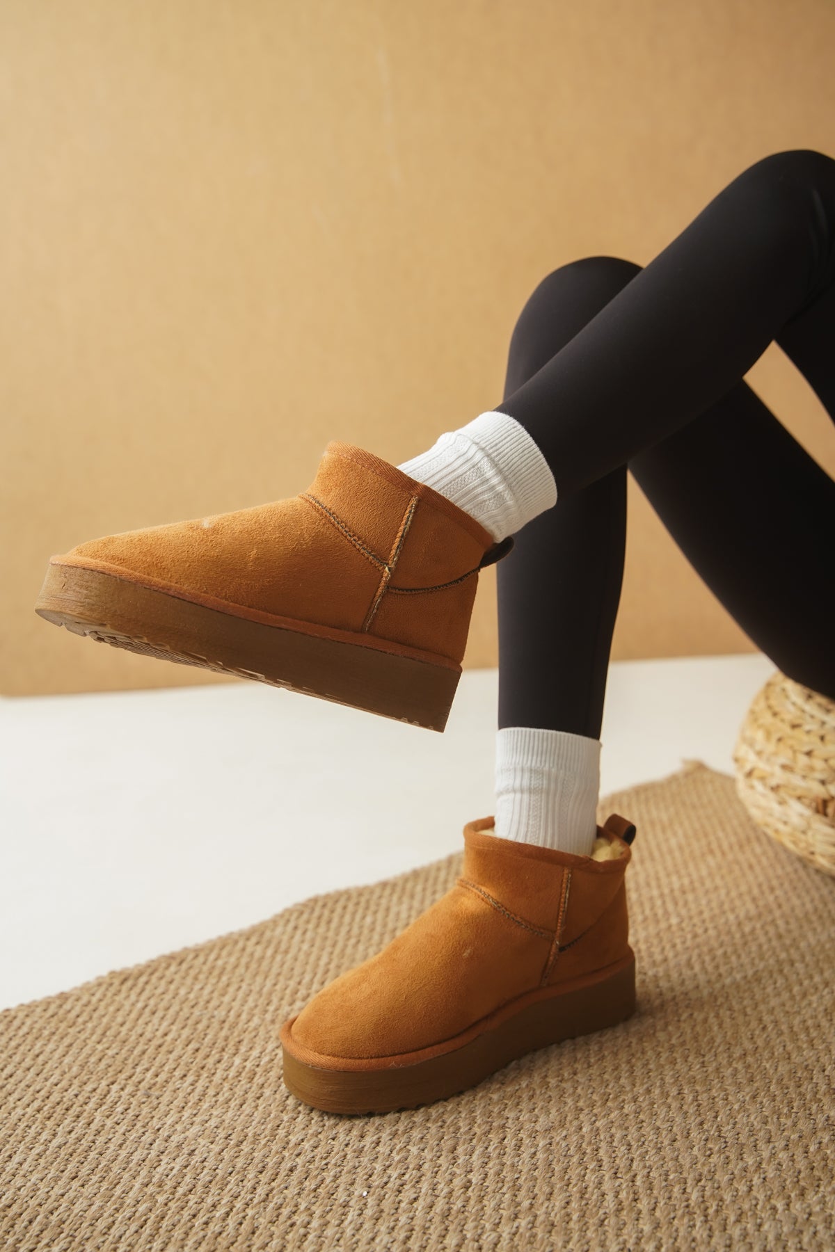 Raina Kalın Tabanlı Yuvarlak Burunlu Kürklü Kısa Kadın Bot