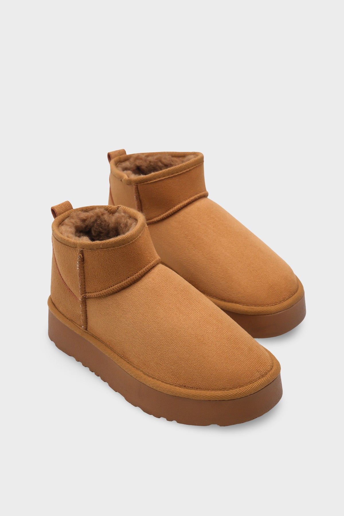 Raina Kalın Tabanlı Yuvarlak Burunlu Kürklü Kısa Kadın Bot