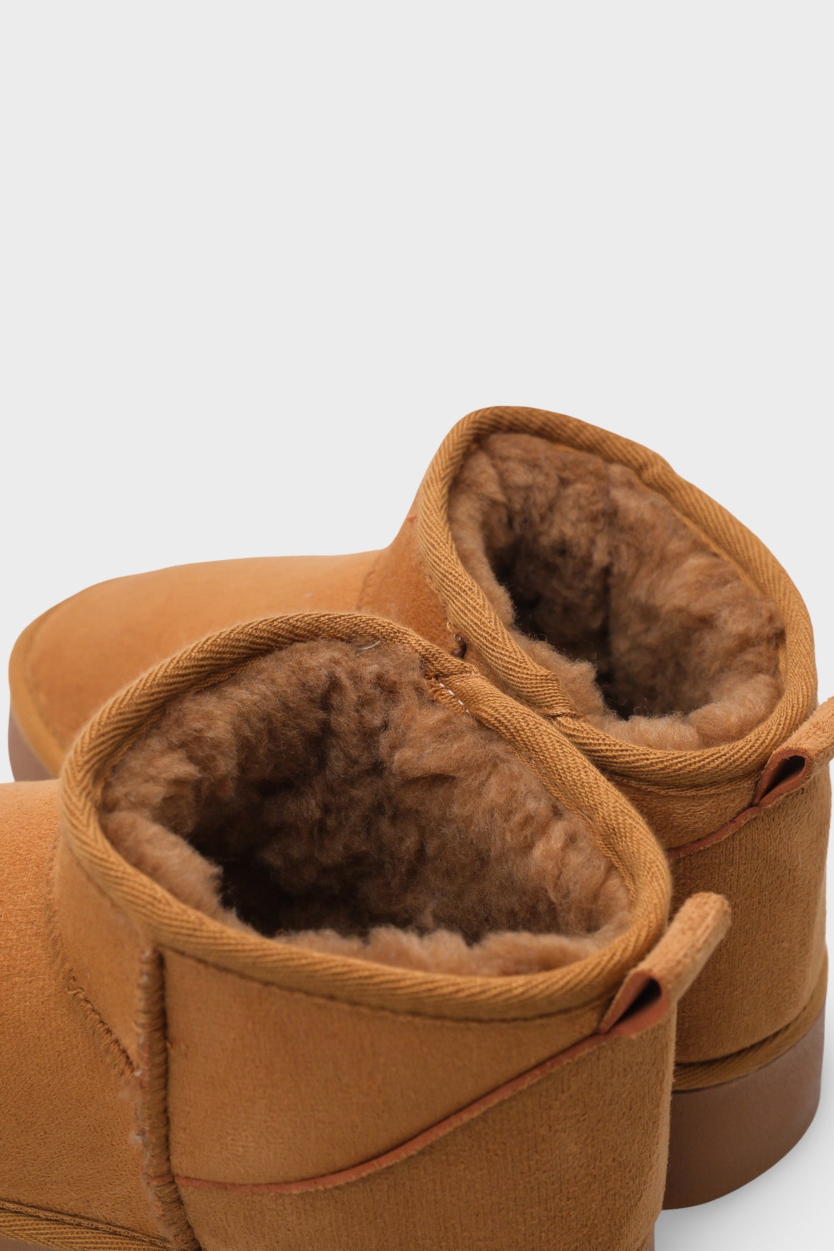 Raina Kalın Tabanlı Yuvarlak Burunlu Kürklü Kısa Kadın Bot