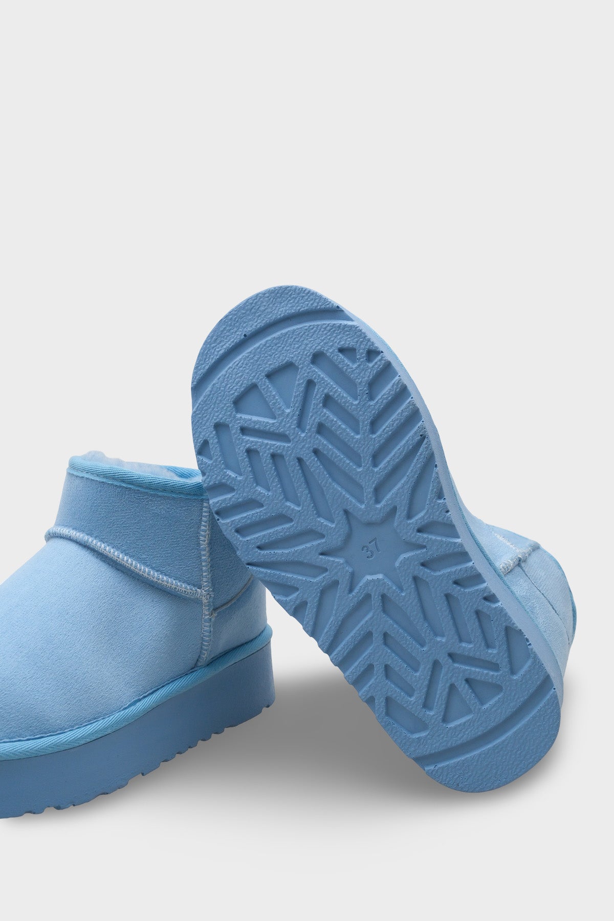 Raina Kalın Tabanlı Yuvarlak Burunlu Kürklü Kısa Kadın Bot