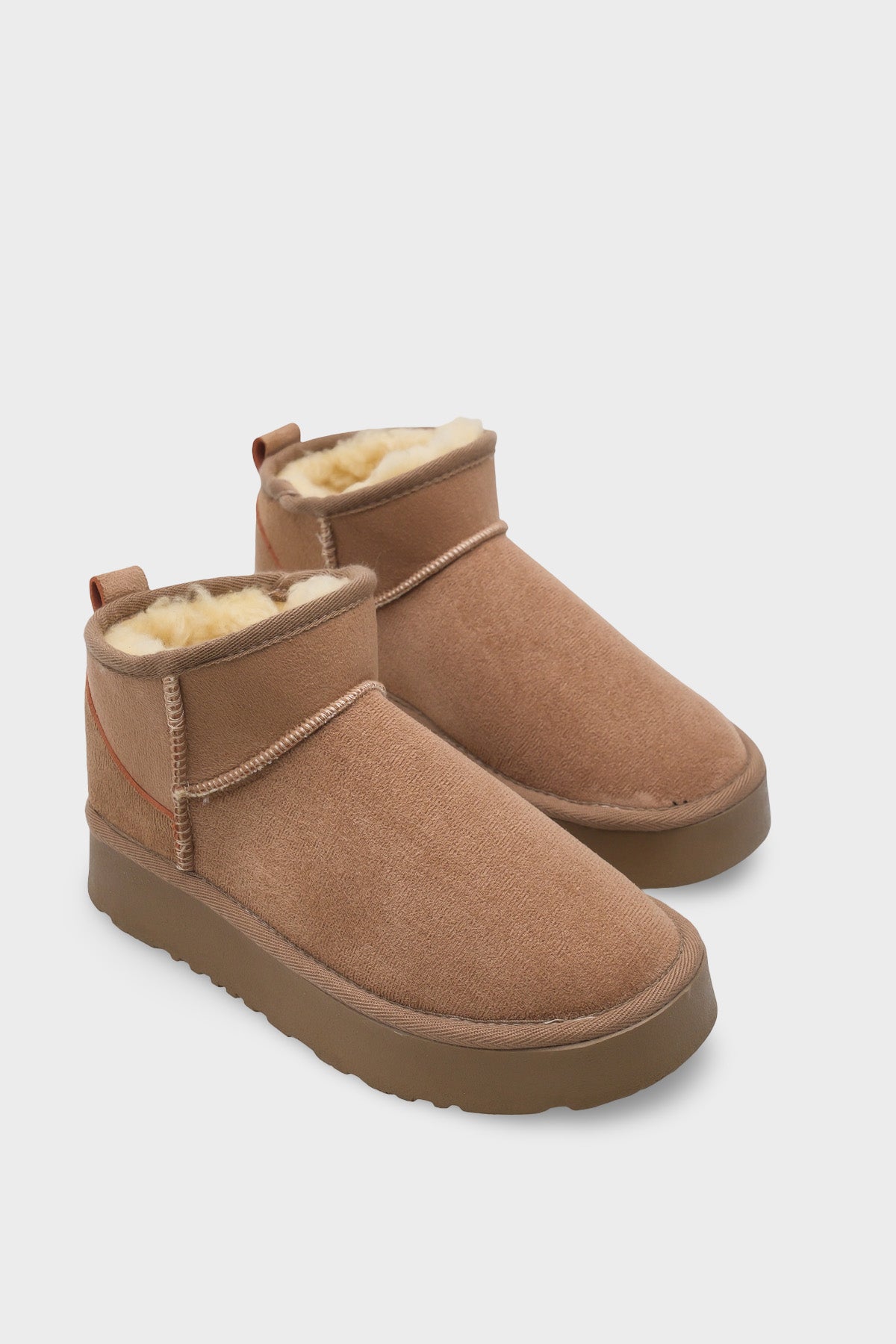 Raina Kalın Tabanlı Yuvarlak Burunlu Kürklü Kısa Kadın Bot