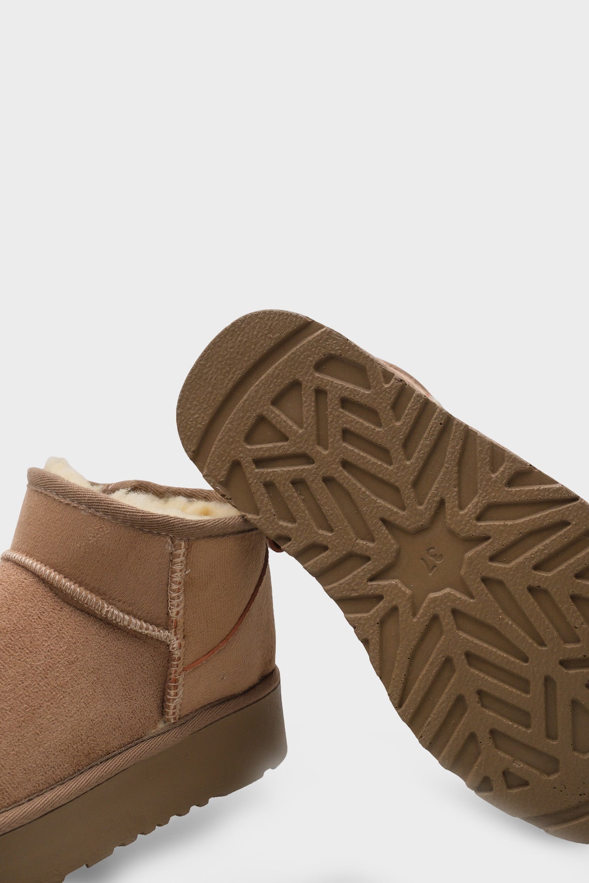 Raina Kalın Tabanlı Yuvarlak Burunlu Kürklü Kısa Kadın Bot